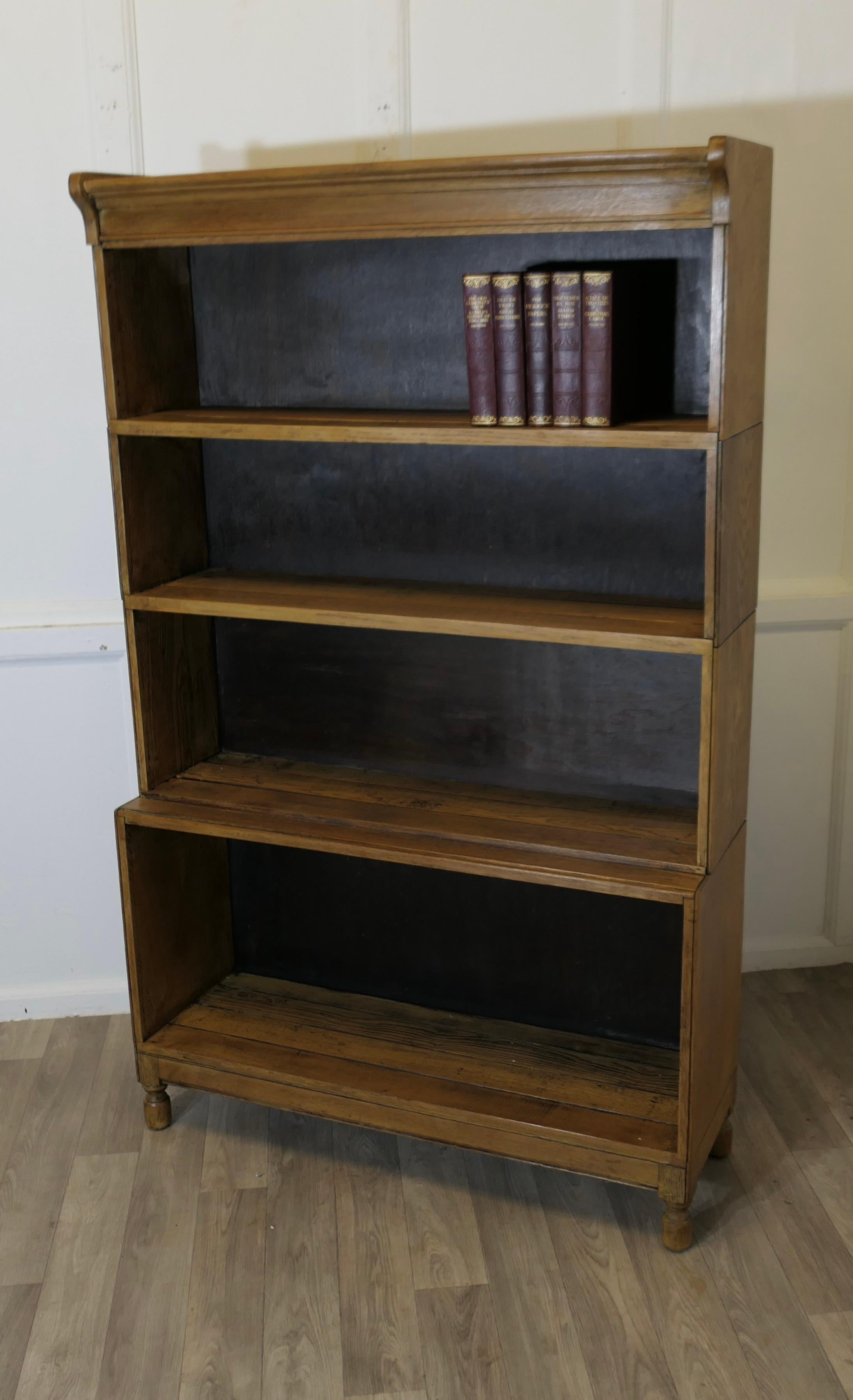 Quercia Libreria a cascata Art Deco in Oak dorato   La libreria è alta in vendita