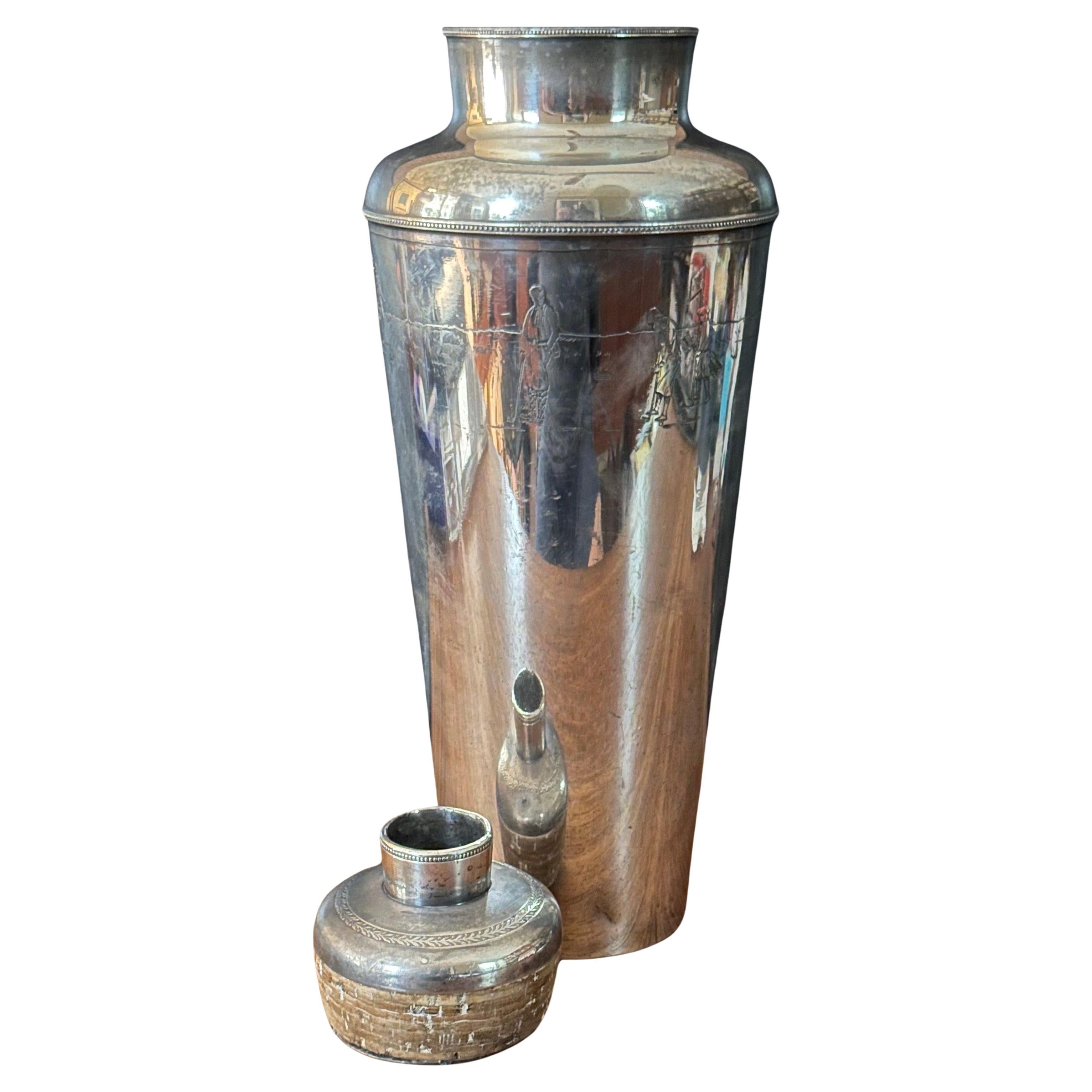 Extremely rare and sought after Art Deco golf motif silver plate martini shaker by Meriden Silver Plate Co., circa early 1900s. It is decorated all around the top with hand-engraved golfers in period dress. Sleek and elegant, it evokes the Art Deco