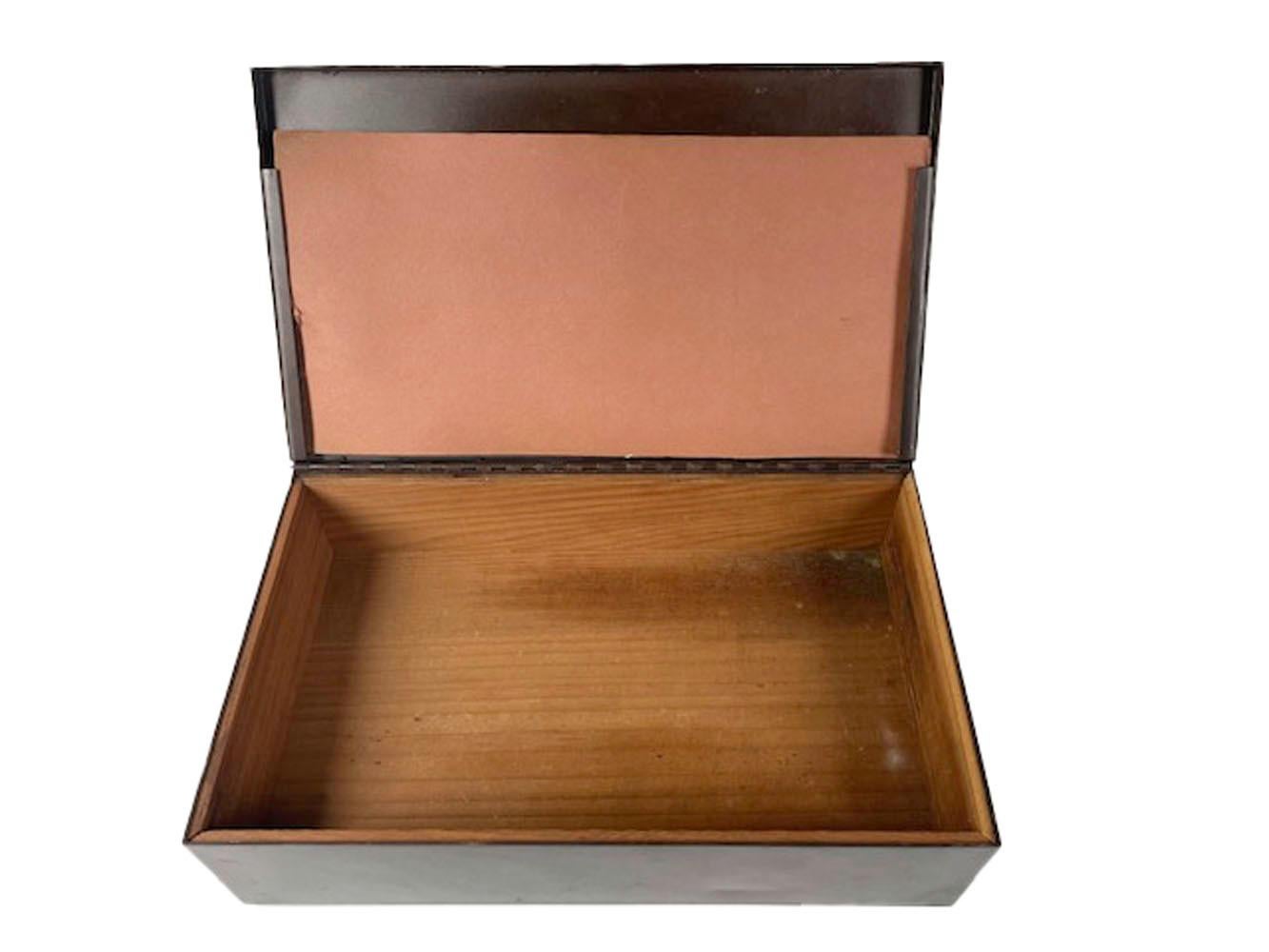 Humidificador de puros Art Decó, con temática de golf, forrado de cedro, de bronce y plata de ley siglo XX en venta