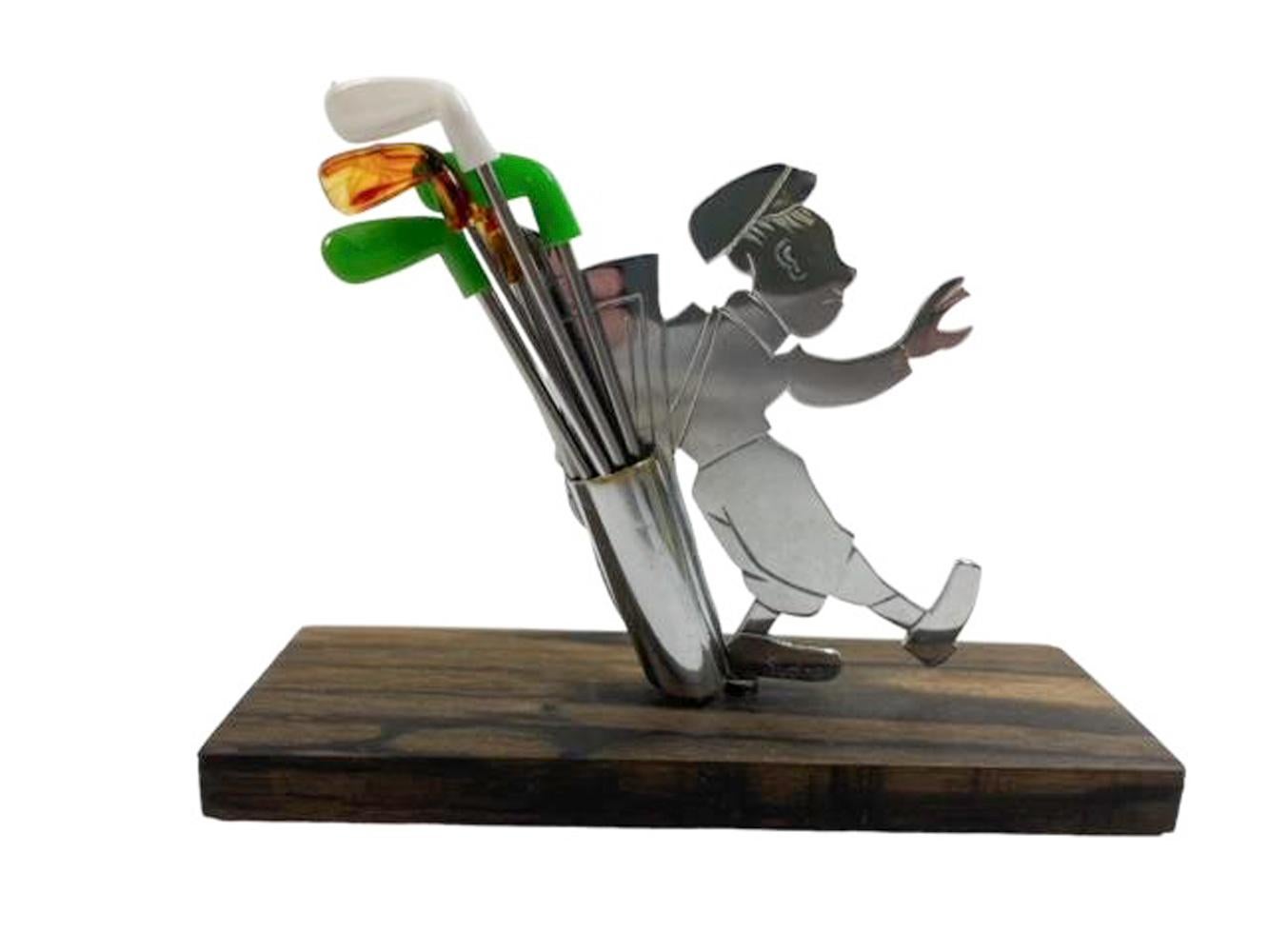 Juego de picos de cóctel Art Decó con una figura de silueta cromada de un golfista golpeado en el ojo con una pelota de golf apoyado en una bolsa de golf que sostiene picos de cóctel en forma de palo de golf con 2 cabezas de cada uno de los 3