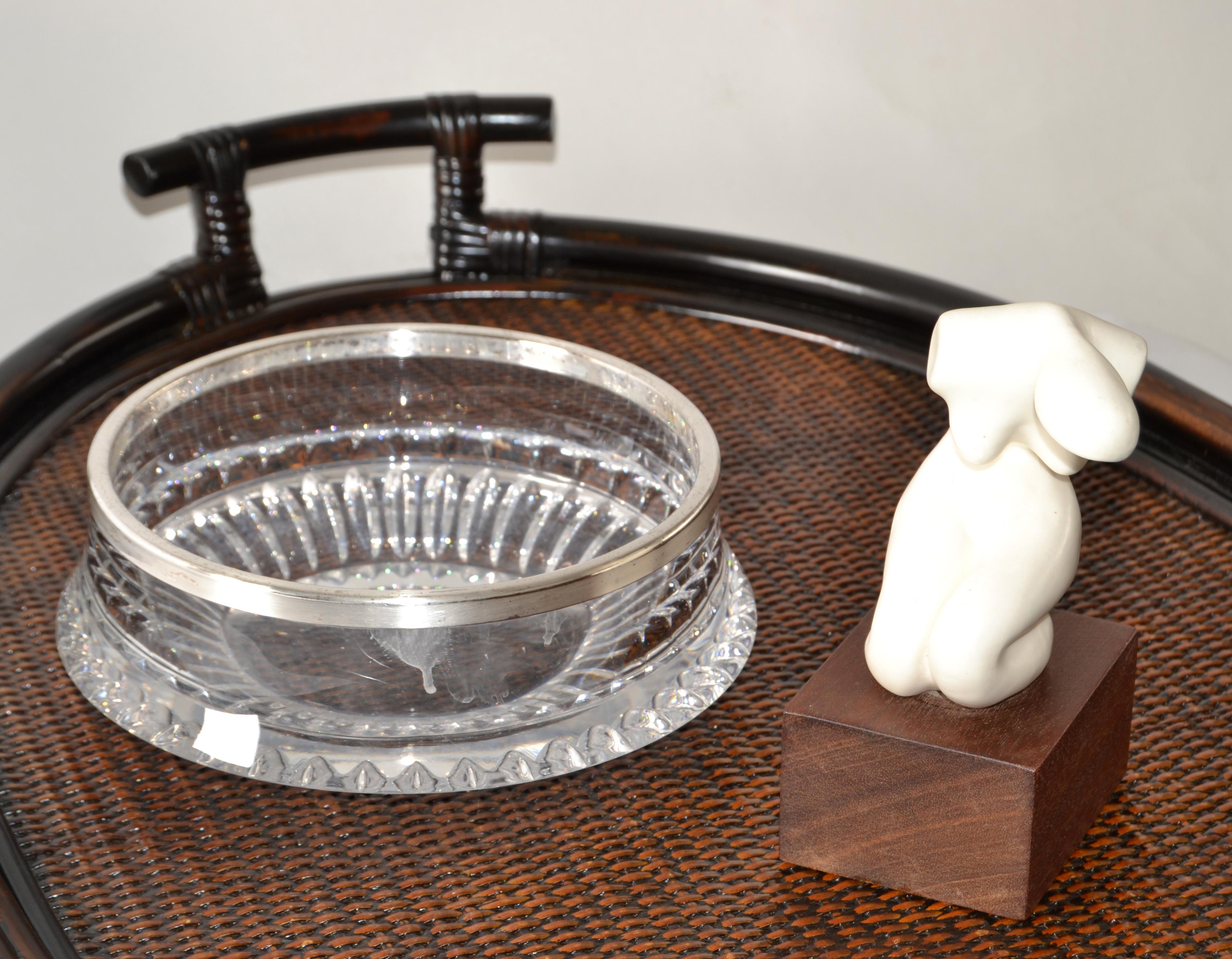 Atemberaubende Gorham Bleikristall Art Deco Servierschüssel mit versilberten Top Rim.
Vintage Stück in gutem Zustand mit keine Chips oder Risse. Einige Verschleiß an der Silver-Plated Rim.
Bitte sehen Sie alle Bilder für Details. 
Misst 9 Zoll