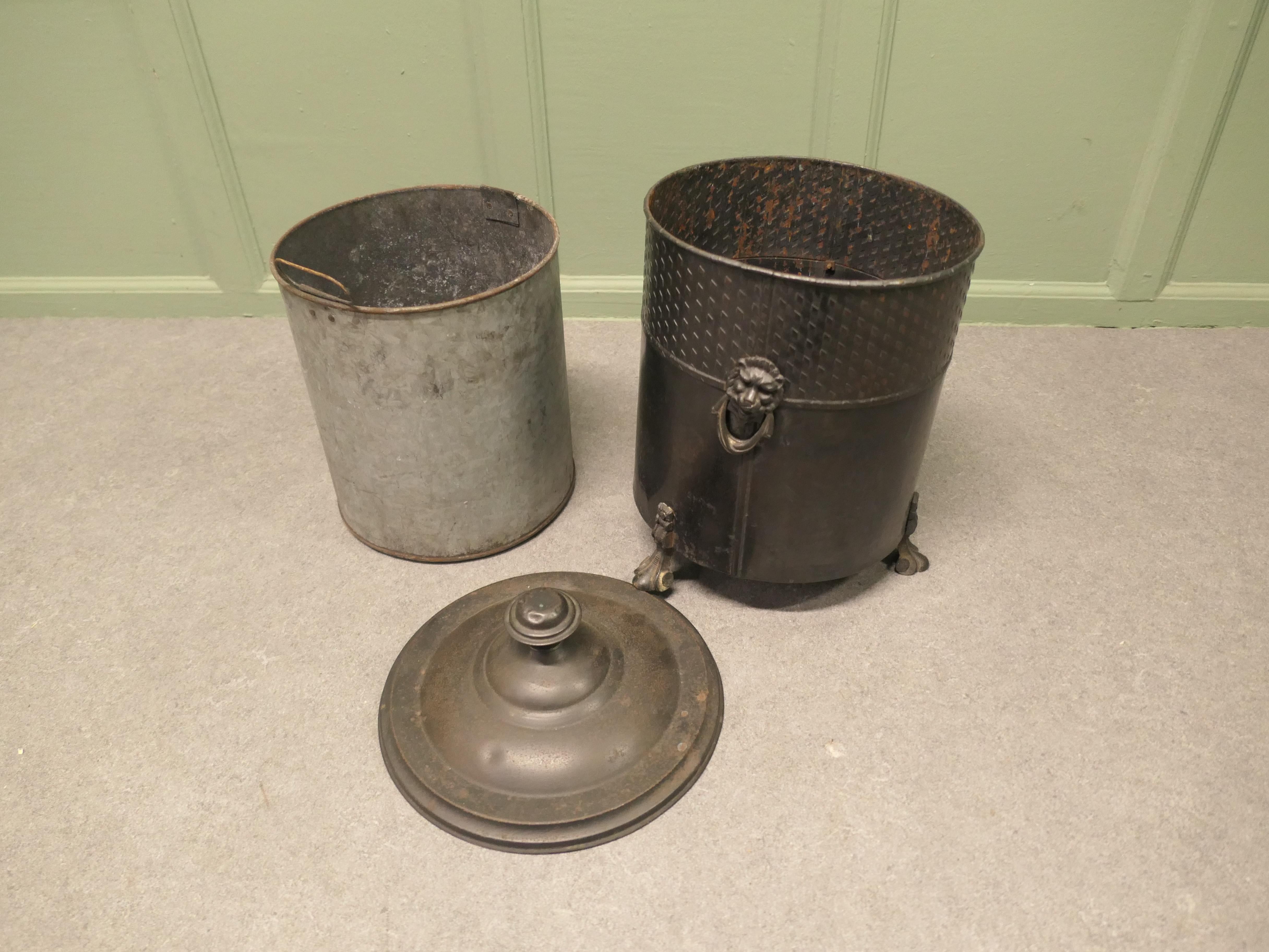 Secchio da carbone gotico Art Deco Un design superbo con una patina di rame ossidato In condizioni buone in vendita a Godshill, Isle of Wight