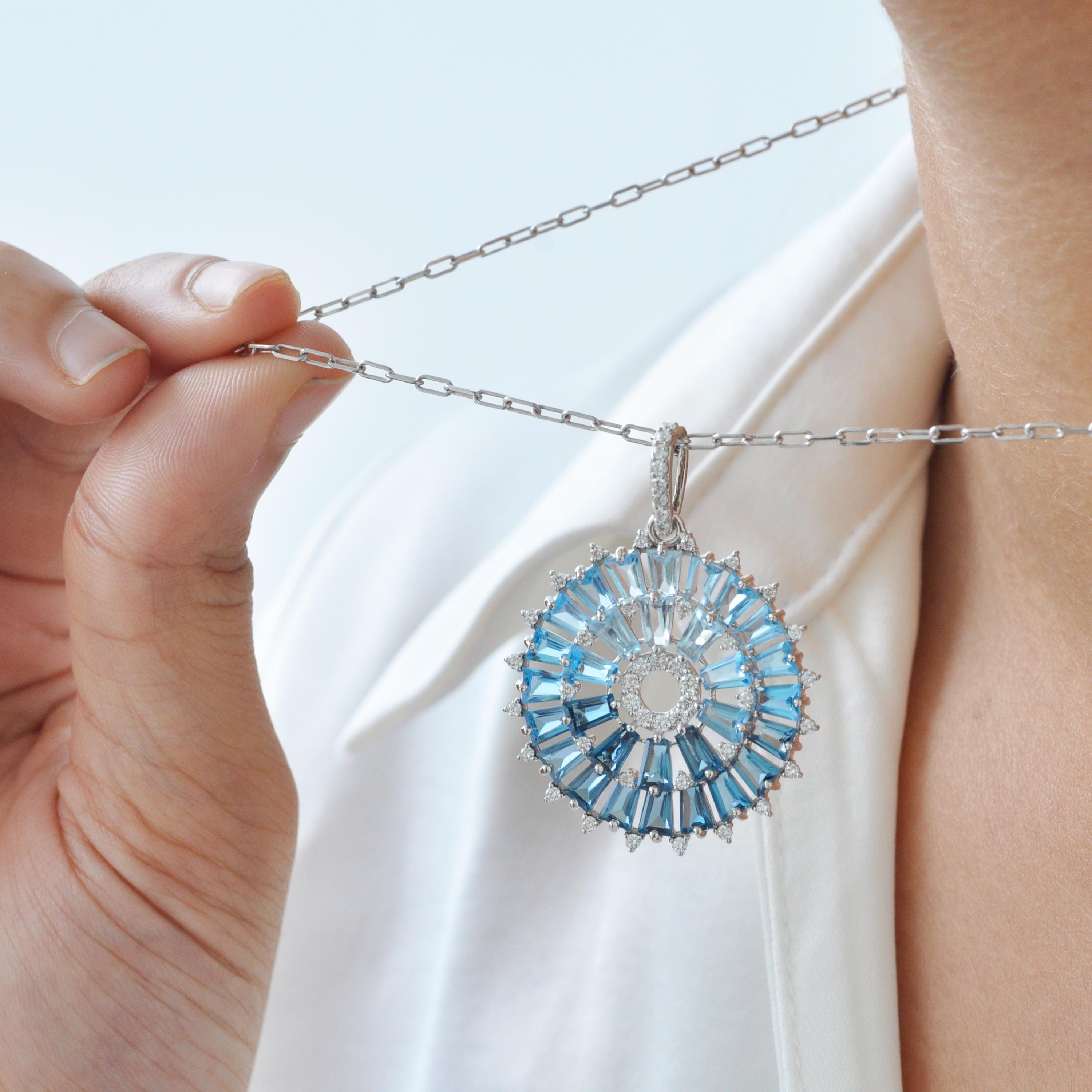 Art Deco Gradient Blauer Topas Kegel Baguette Kreisförmiger Diamant Gold Anhänger (Baguette-Treppenschliff) im Angebot