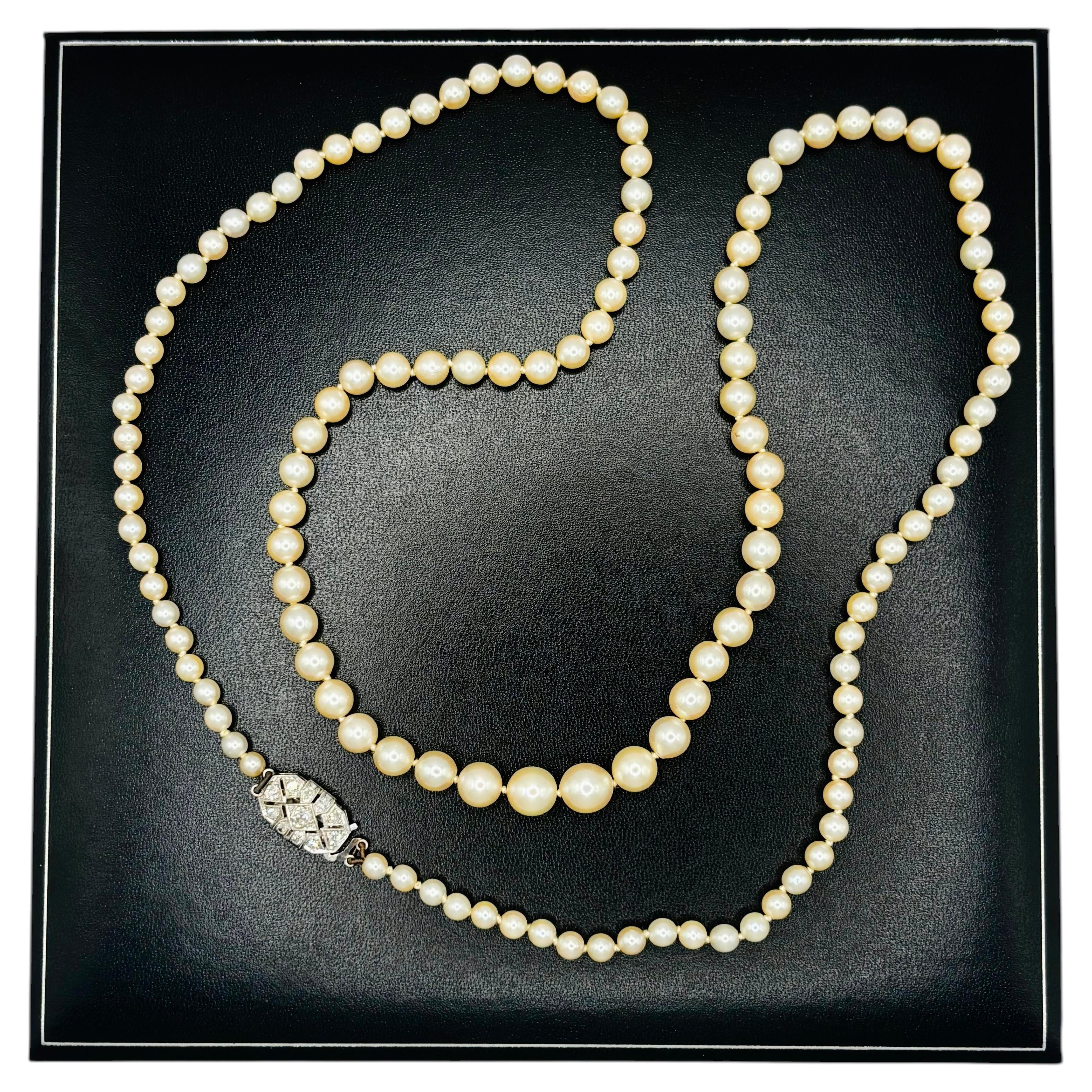 How do you identify vintage jewelry?