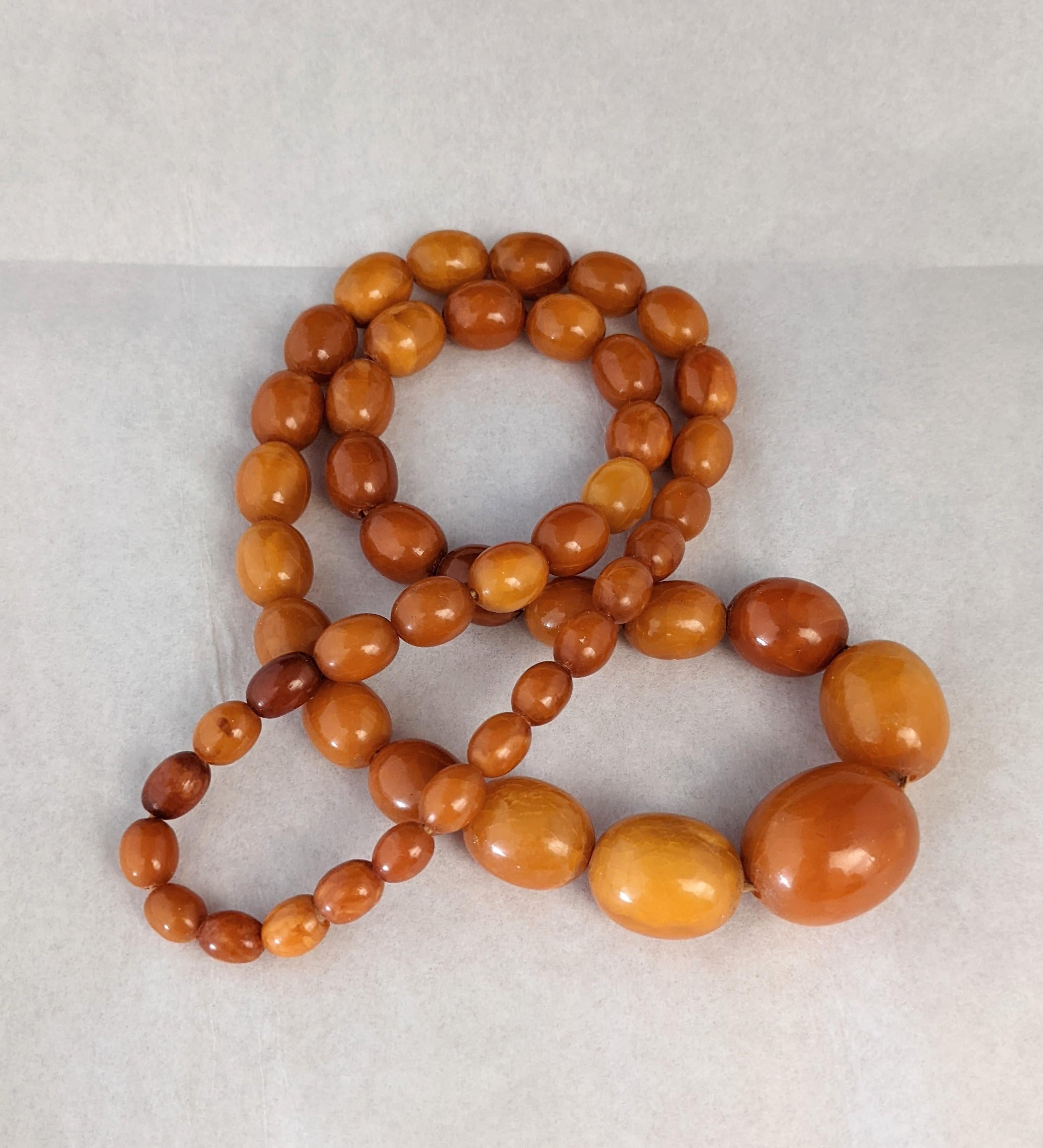 Perles d'ambre graduées Art Déco Unisexe en vente