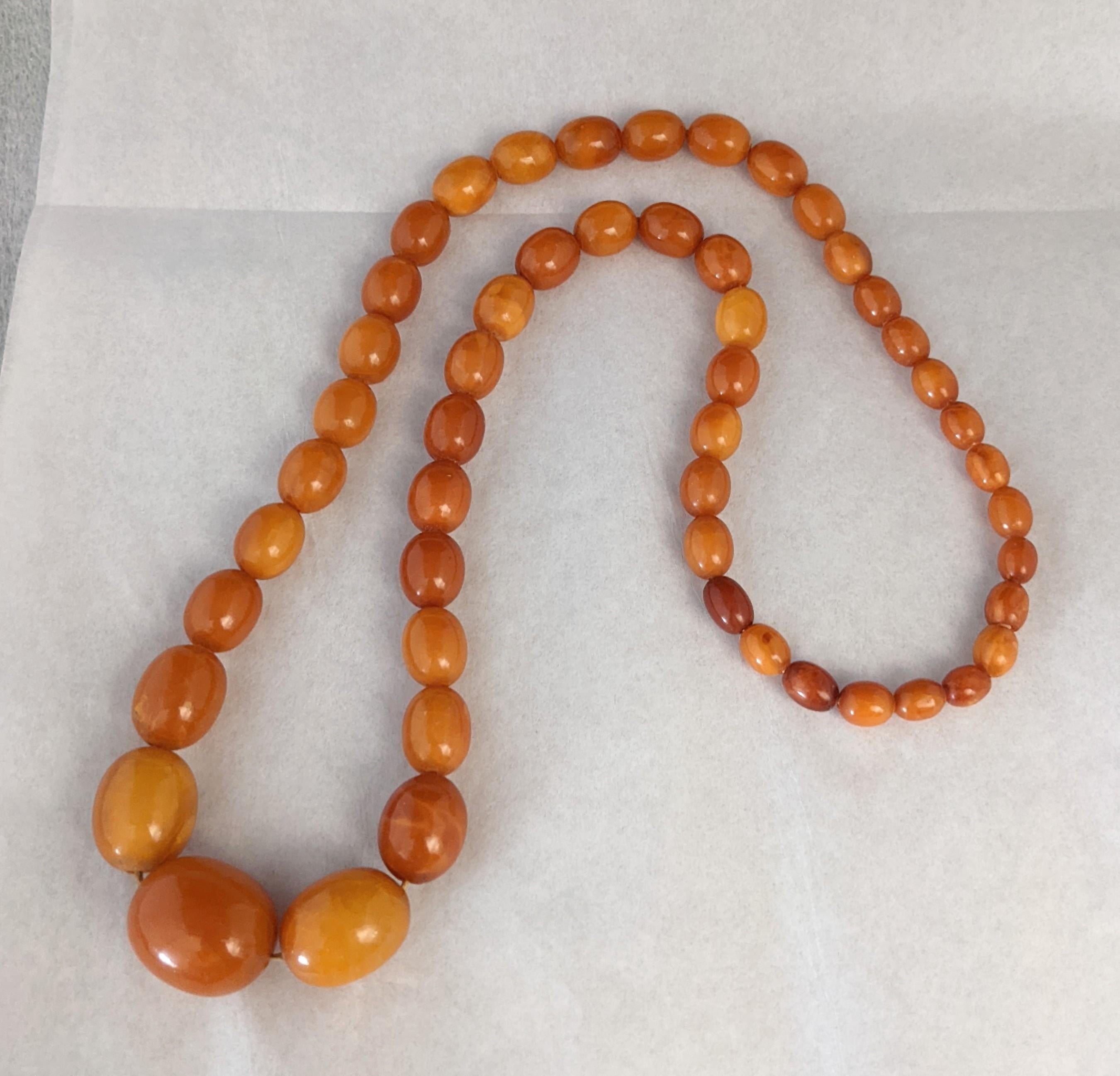 Art Deco Graduated Amber Beads  In Excellent Condition For Sale In New York, NY