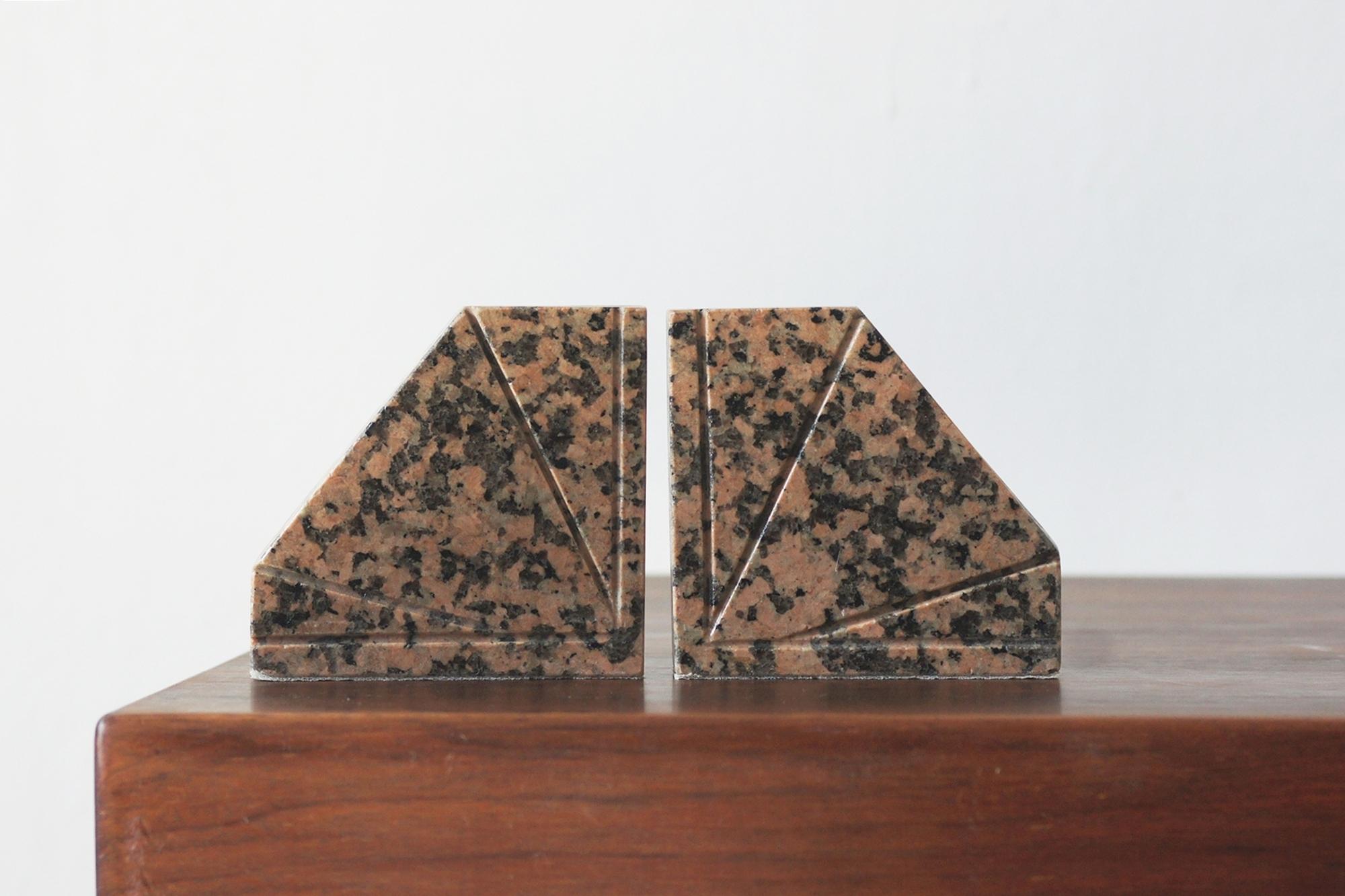 Sturdy and extremely durable book rests made of pink granite, inspired by Art Déco style - elegant, geometric and timeless form.
This is not only a practical addition to the library, but also a subtle functional sculpture, which attracts the eye