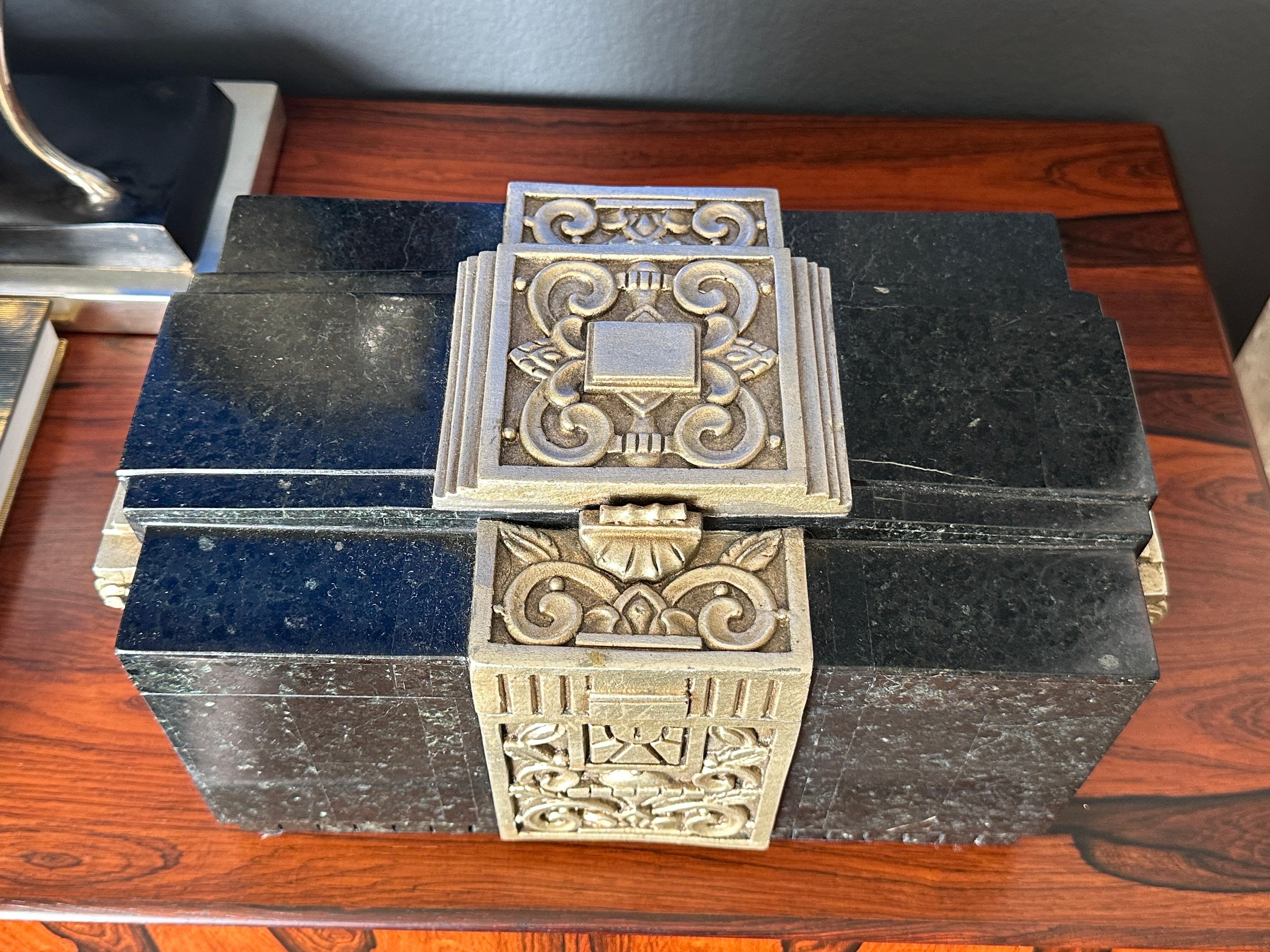 Joyero Art Decó de granito finales del siglo XX en venta