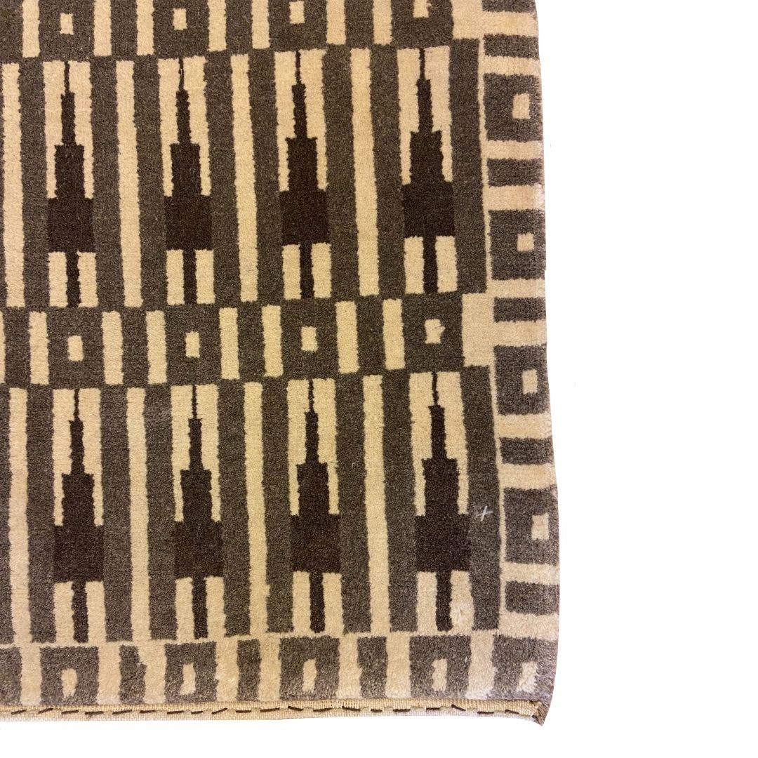 Annodato a mano Tappeto in lana Empire State grigio e crema Art Deco, 2' x 3' in vendita