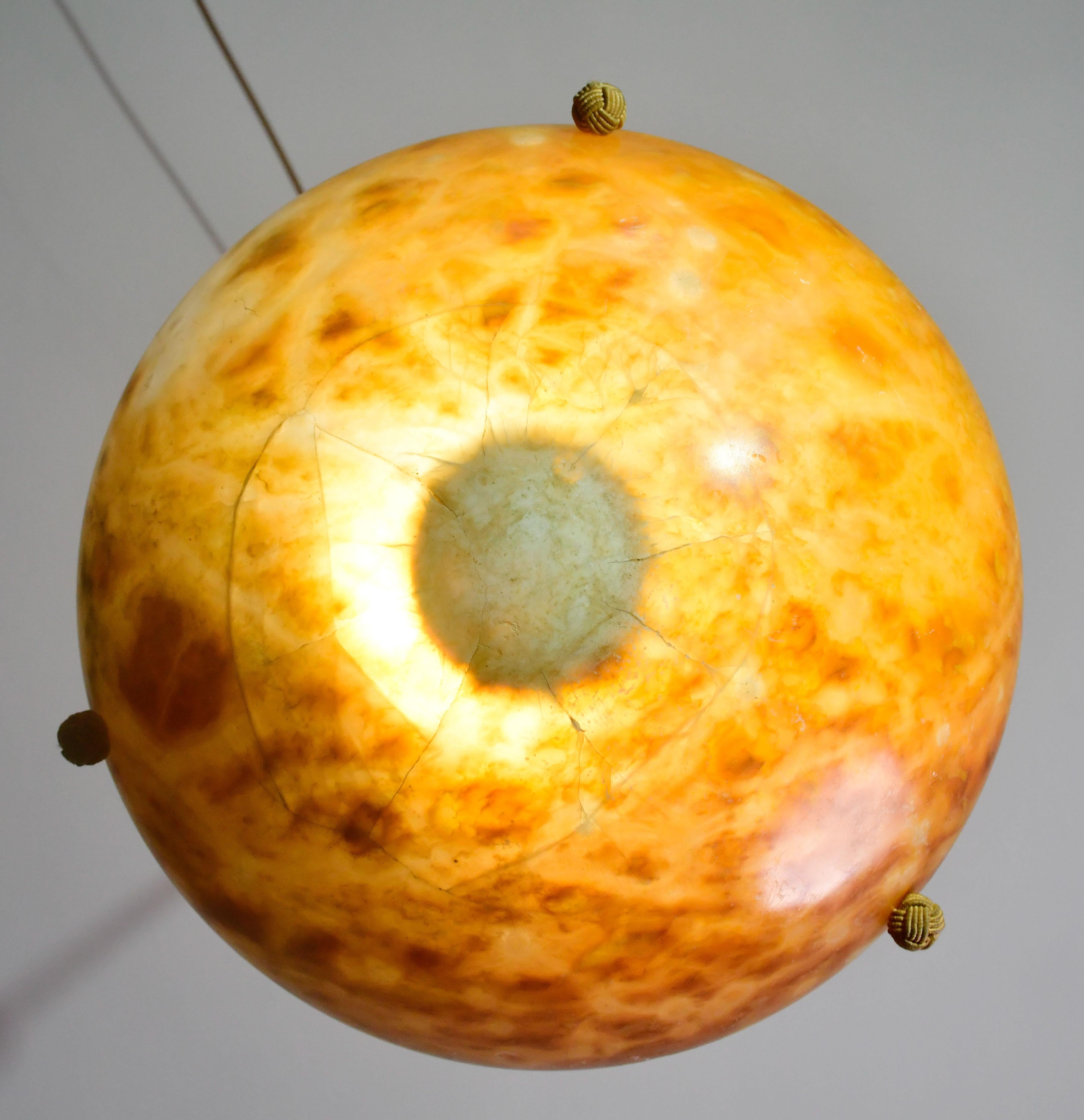 Milieu du XXe siècle Art Decò Grand Design Lustre en albâtre brun, années 1940 en vente