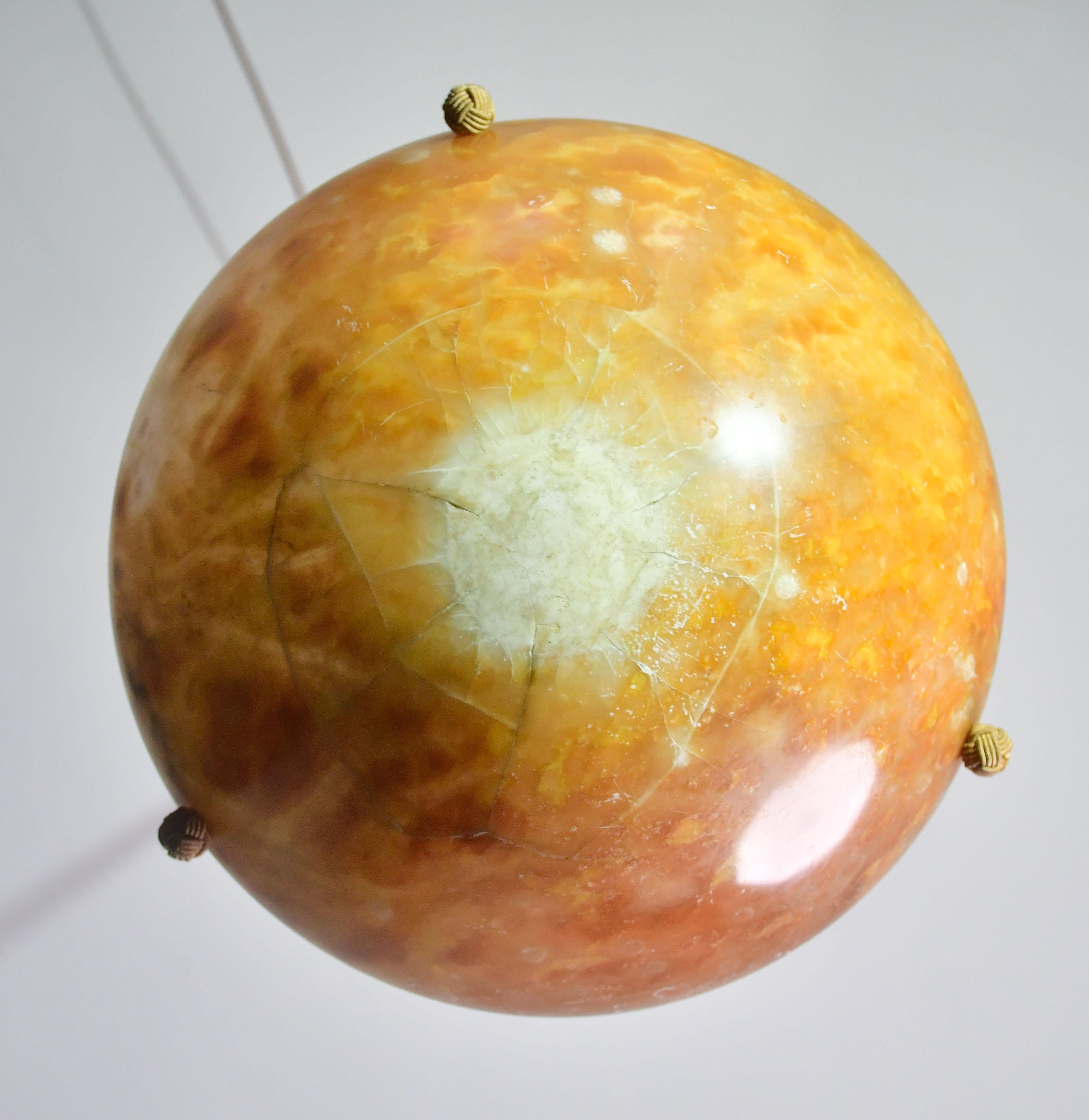 Albâtre Art Decò Grand Design Lustre en albâtre brun, années 1940 en vente