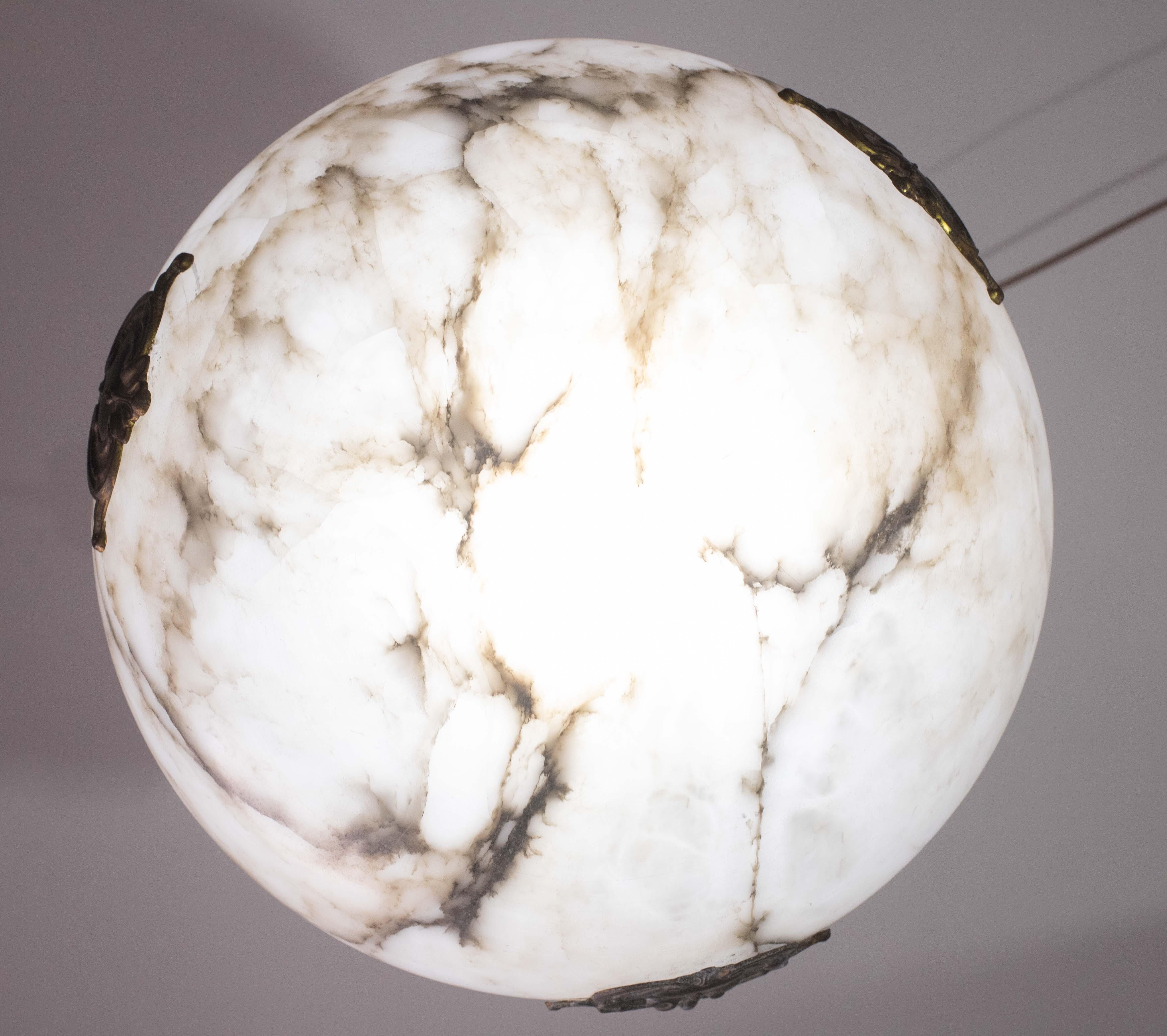 Alabastro Lampadario Albaster bianco di grande design Art Deco, anni '40 in vendita