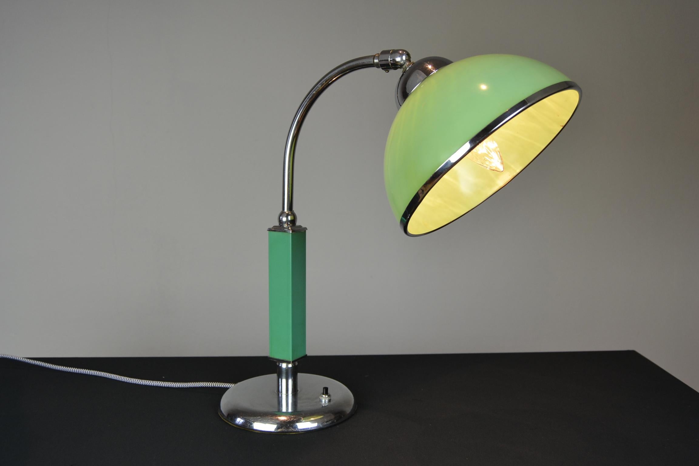 Art Deco Green Bakelite Desk Lamp Bauhaus Style, 1920s, Germany In Good Condition In Antwerp, BE