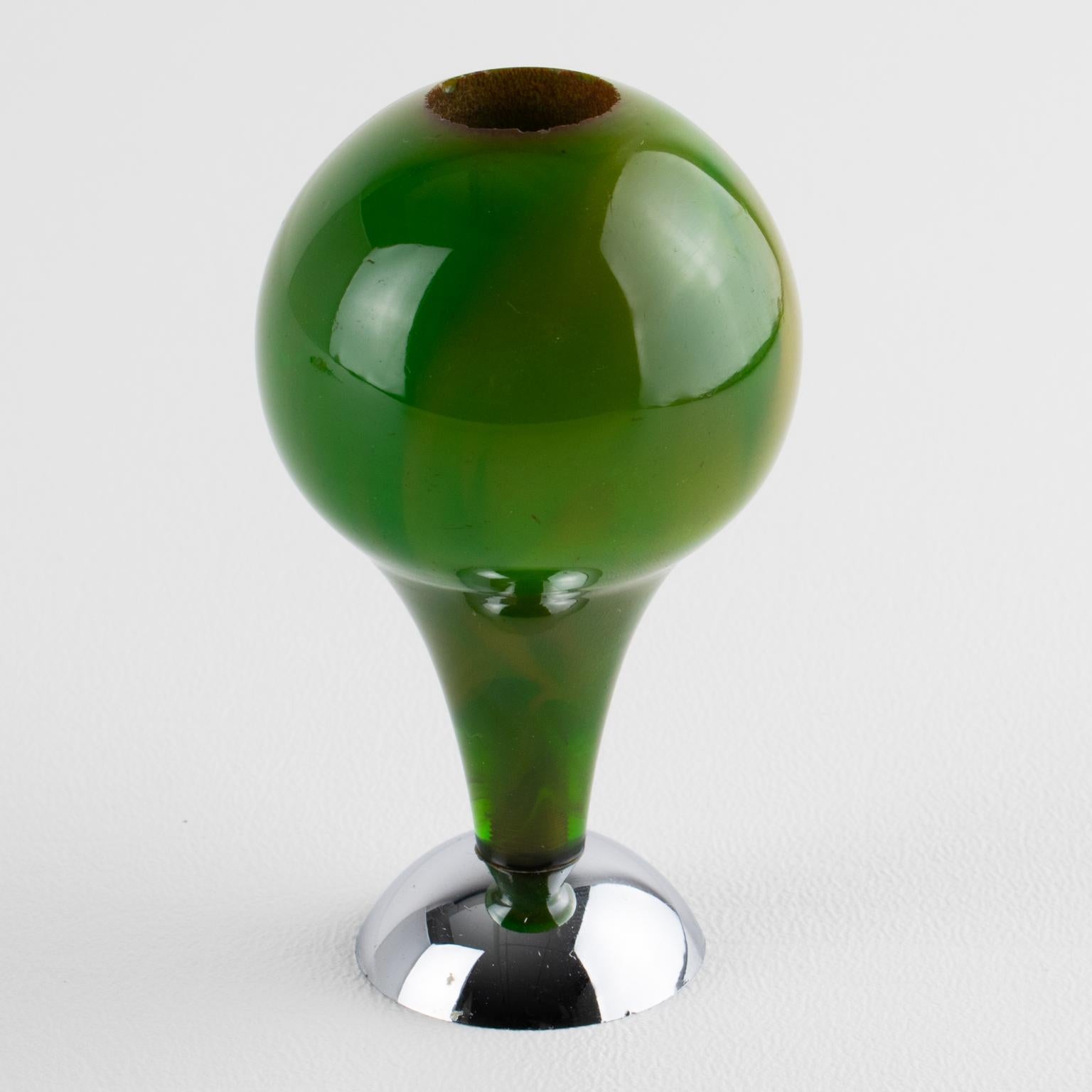 Métal Set de pics à cocktail en bakélite vert Art Deco en forme de tee de golf, circa 1930 en vente