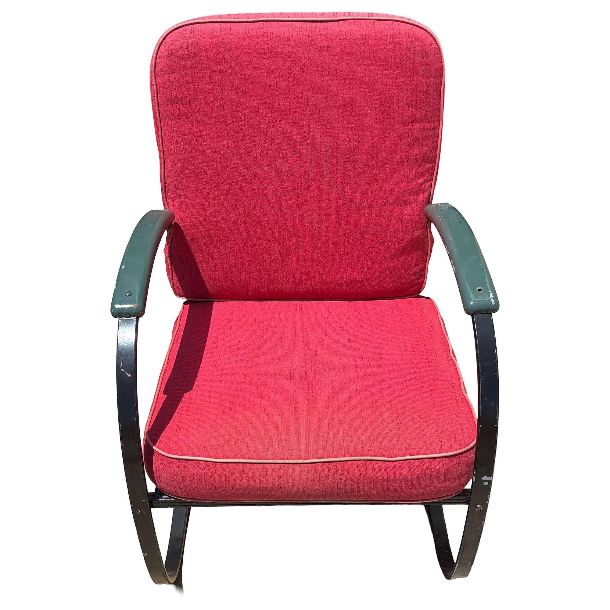 Individueller grüner und schwarzer Wolfgang Hoffmann Art Deco Sessel für Howell Möbel. Diese Stühle bestehen aus einem verchromten Flacheisengestell, das sich nahtlos in die Beine, die Armlehnen und die Rückenlehne des stromlinienförmigen Sitzes