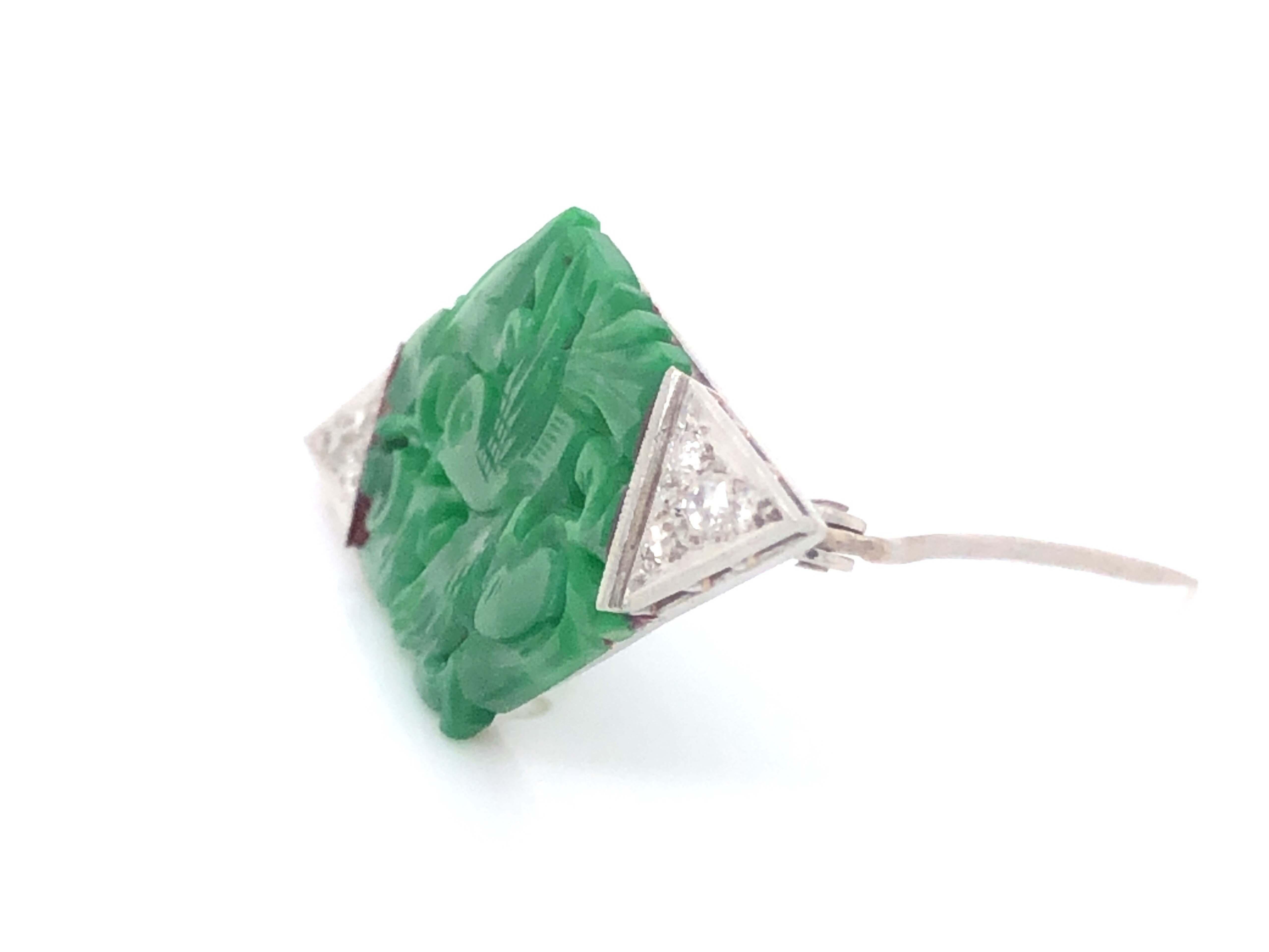 Art Deco Green Carved Jadeite Jade and Diamond Pendant Brooch in Platinum In Good Condition In Honolulu, HI