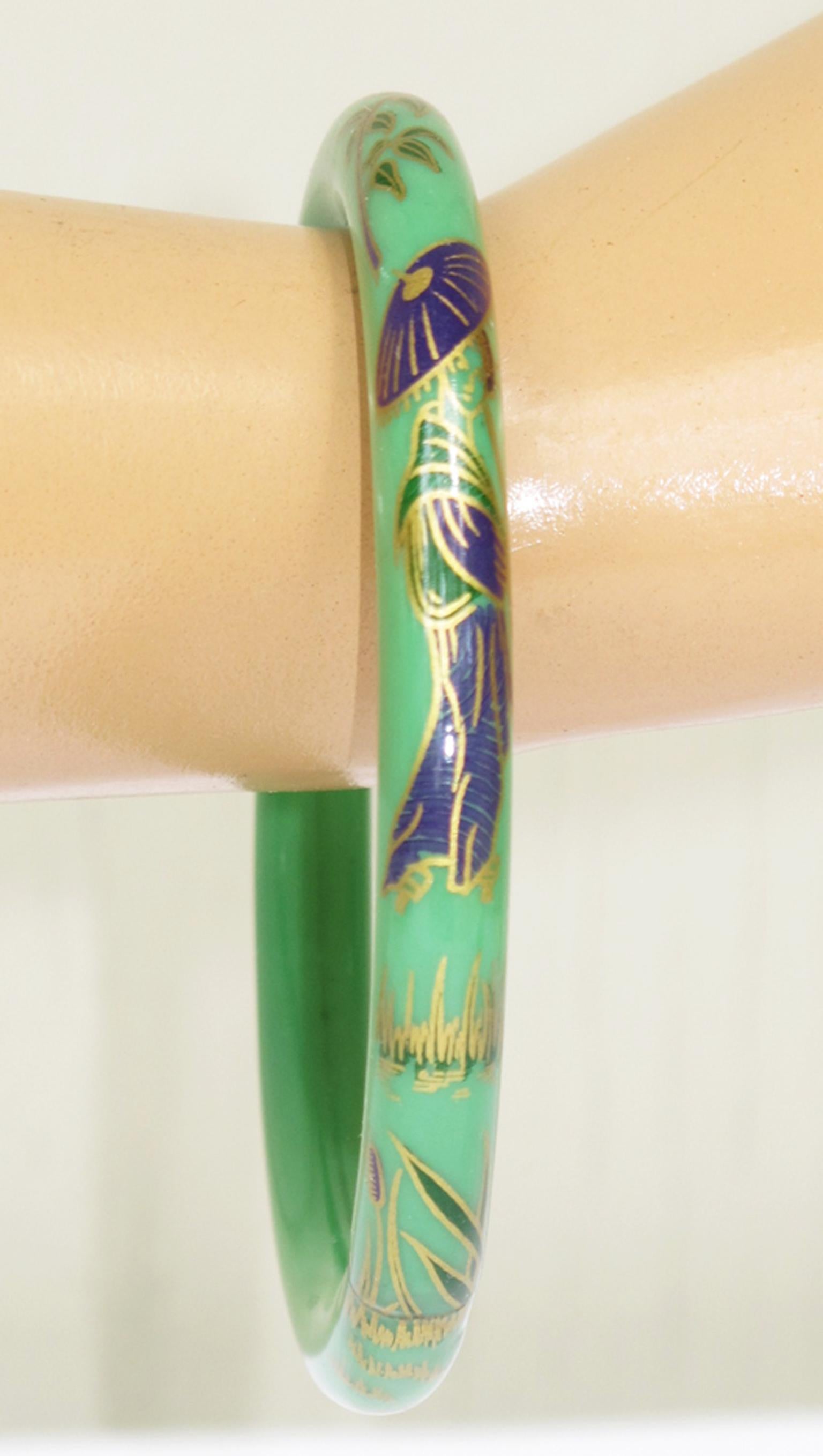Bracciale Bangle in celluloide verde Art Deco con design di ispirazione asiatica in vendita 2