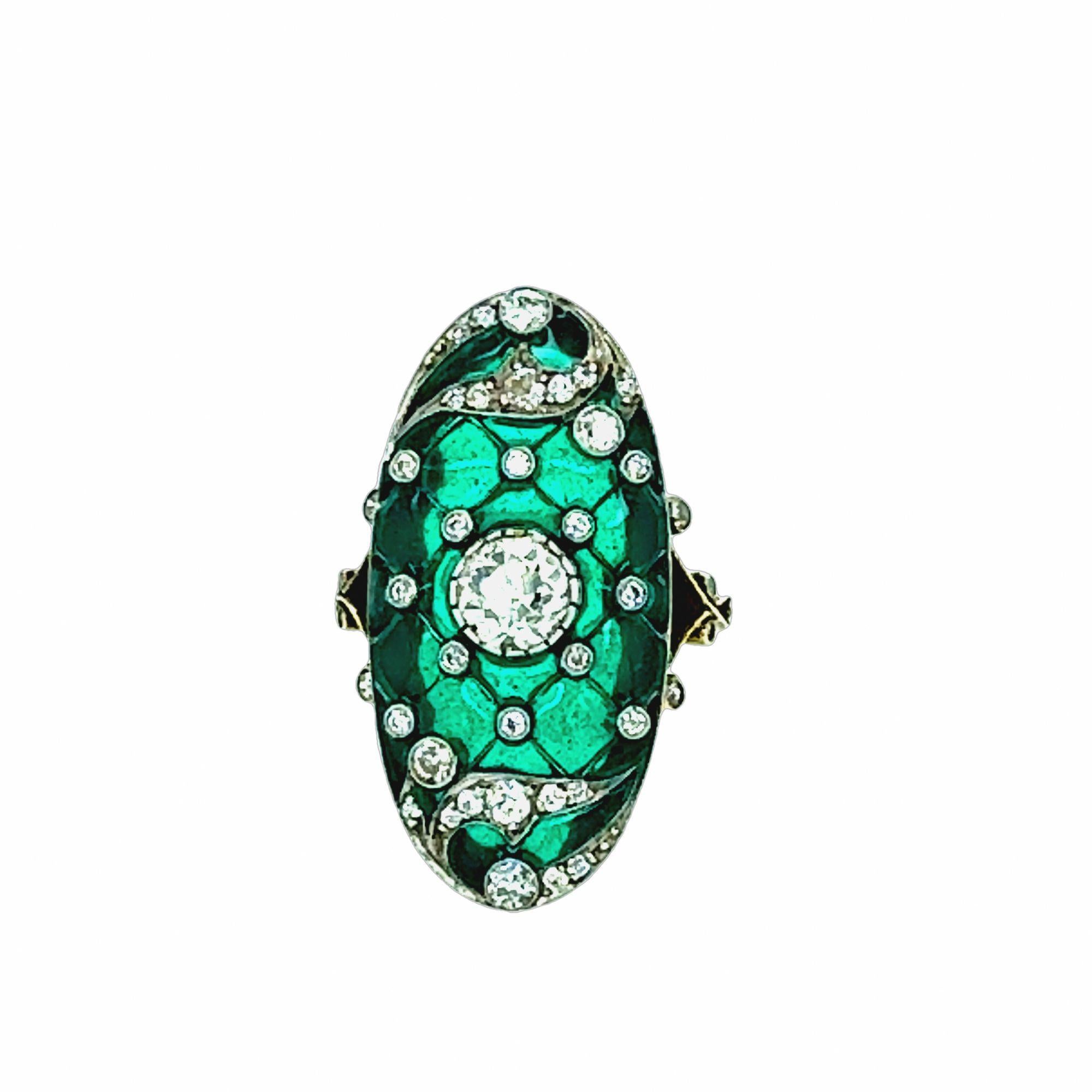 Taglio rotondo Anello Art Deco con smalto verde e diamanti in vendita
