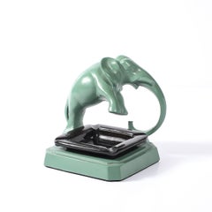 Vassoio portacenere Elefante scultoreo in ceramica nera e smalto verde Art Deco firmato Nuart