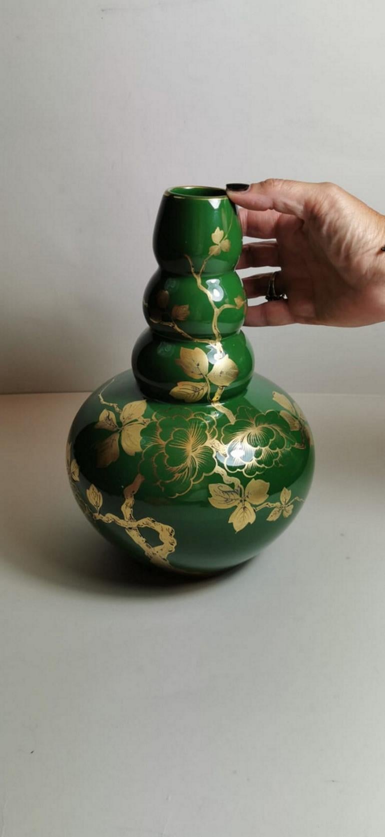 Vase Art Decoratif en terre cuite émaillée verte avec décorations en or pur, France en vente 5