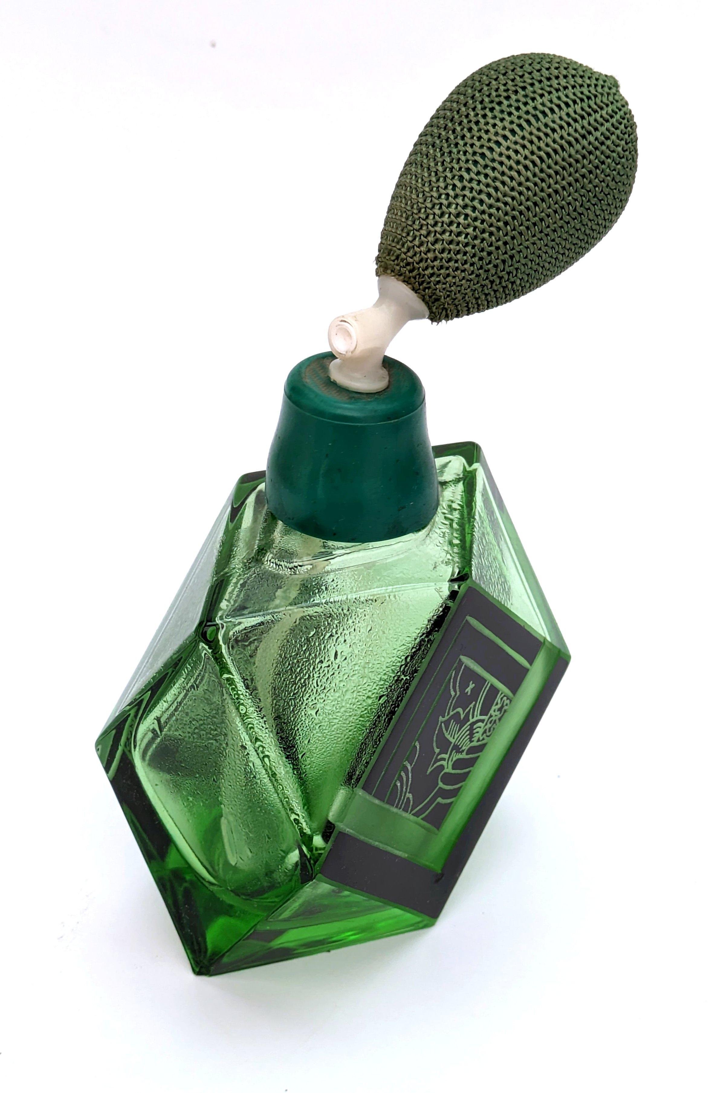 Frasco de perfume Art Déco de vidrio verde y esmalte negro de Karl Palda, c1930 Esmaltado en venta