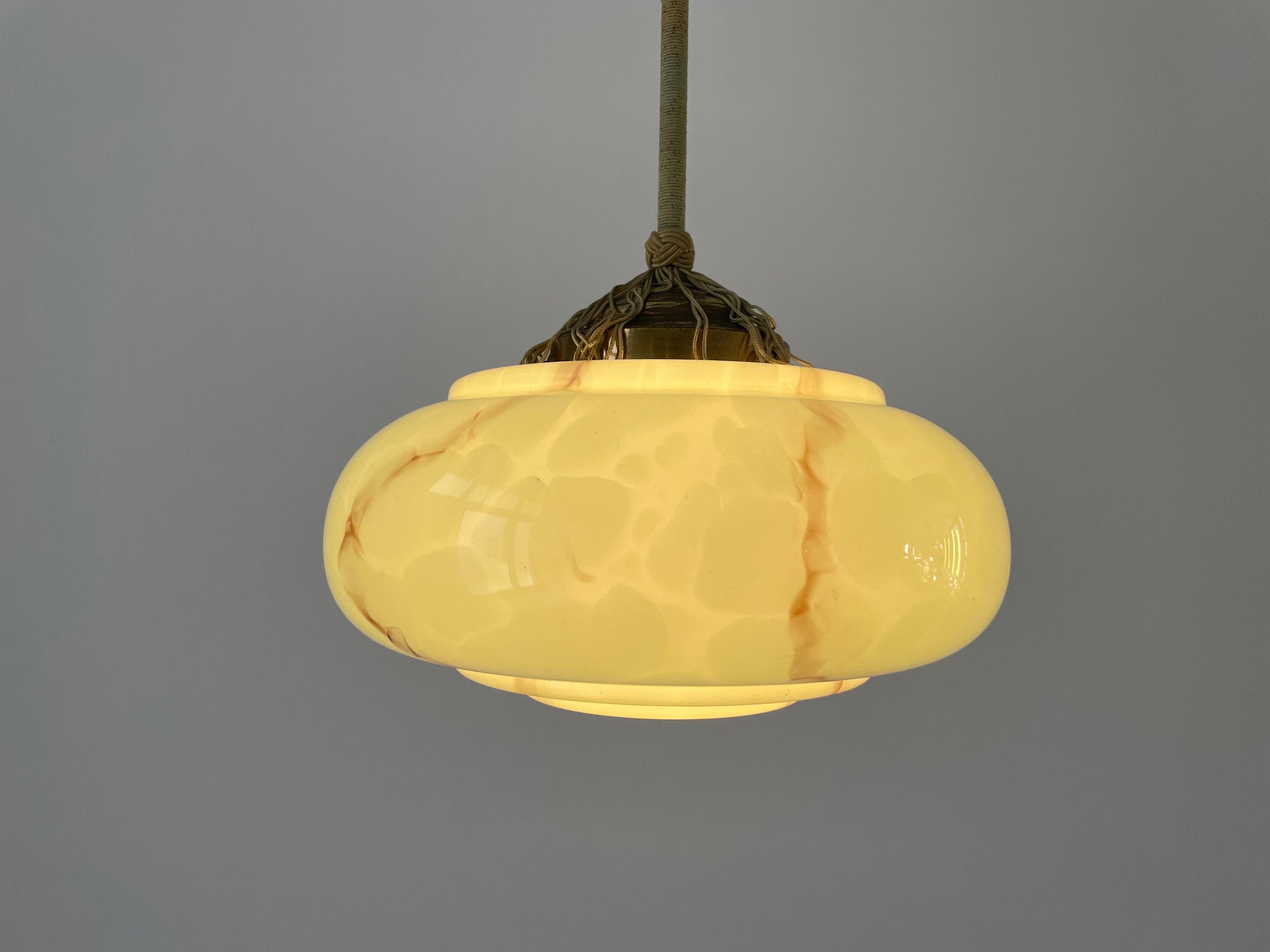 Lampada da soffitto in vetro verde Art Deco, anni '1940, Germania in vendita 3