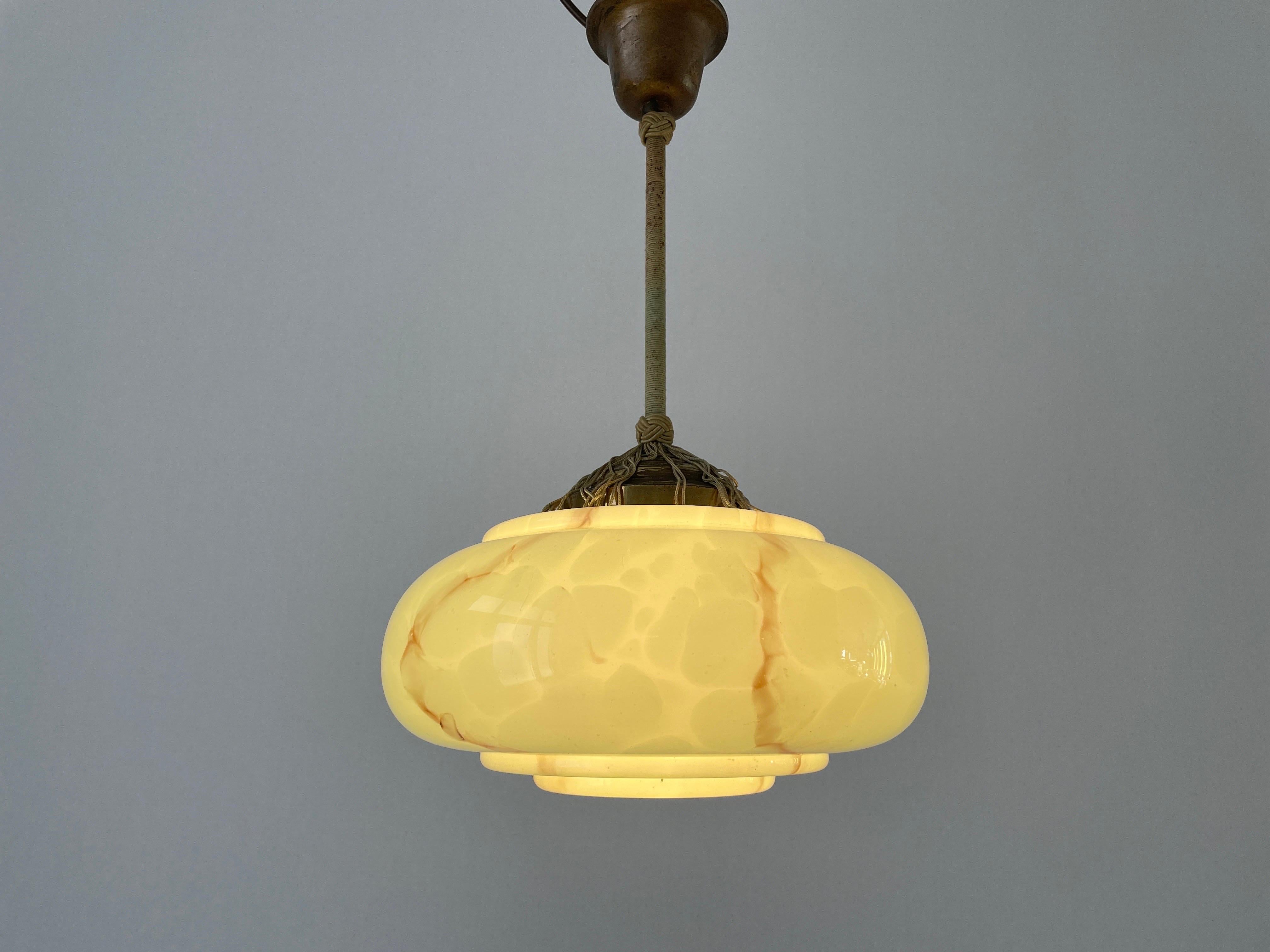Lampada da soffitto in vetro verde Art Deco, anni '1940, Germania in vendita 4