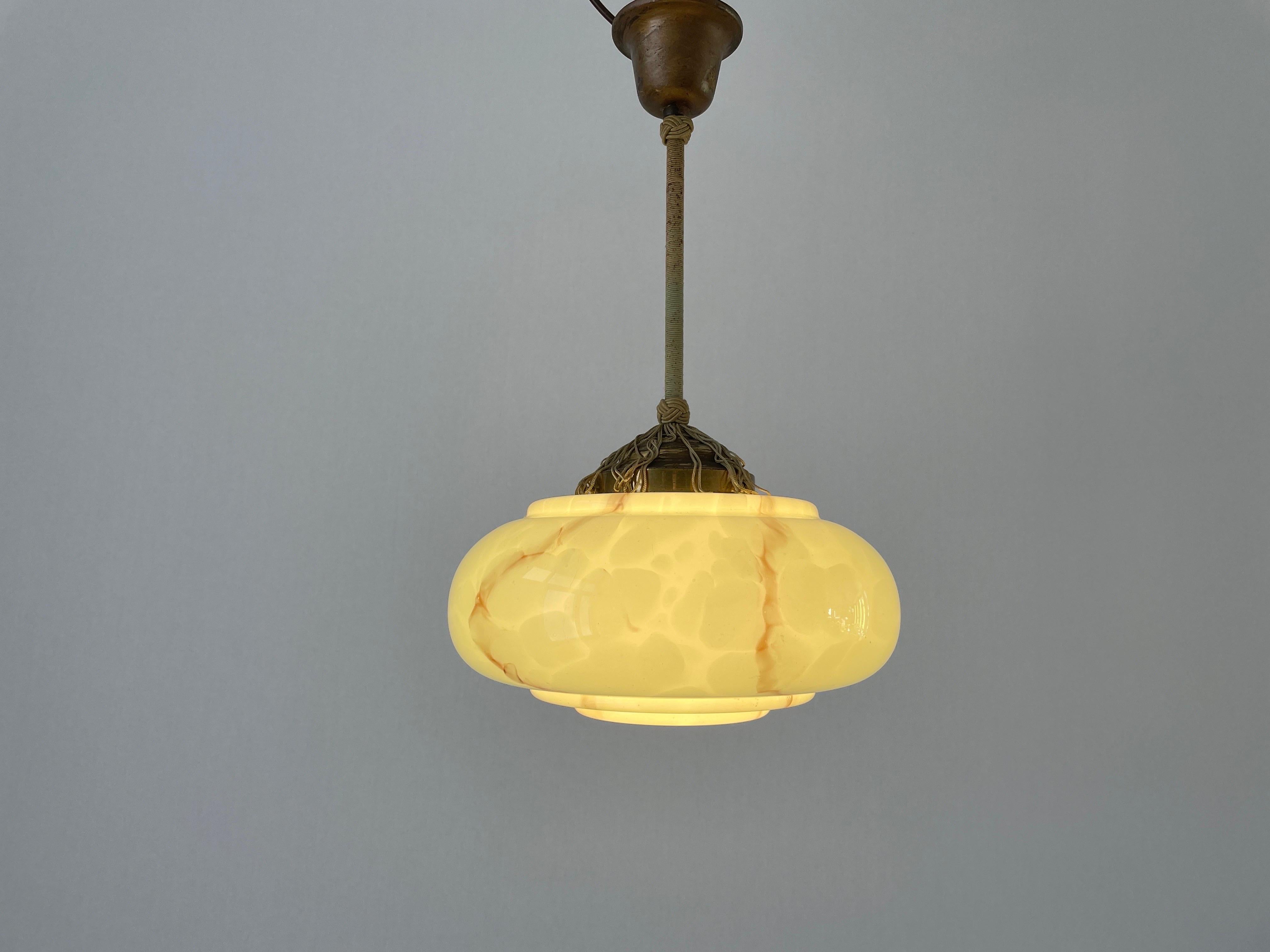 Lampada da soffitto in vetro verde Art Deco, anni '1940, Germania in vendita 5
