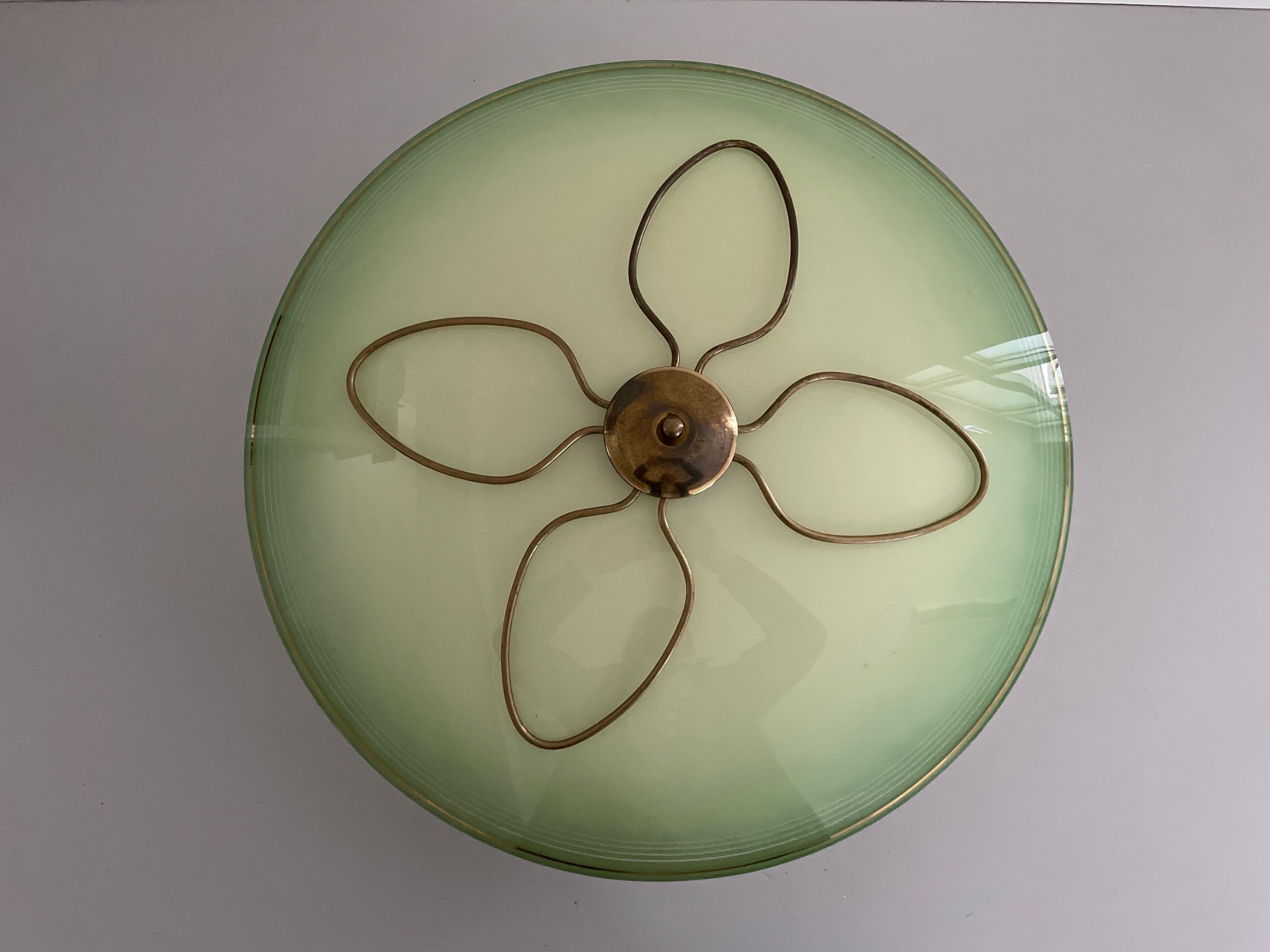Lampada da soffitto in vetro verde Art Deco, anni '1940, Germania In condizioni ottime in vendita a Hagenbach, DE