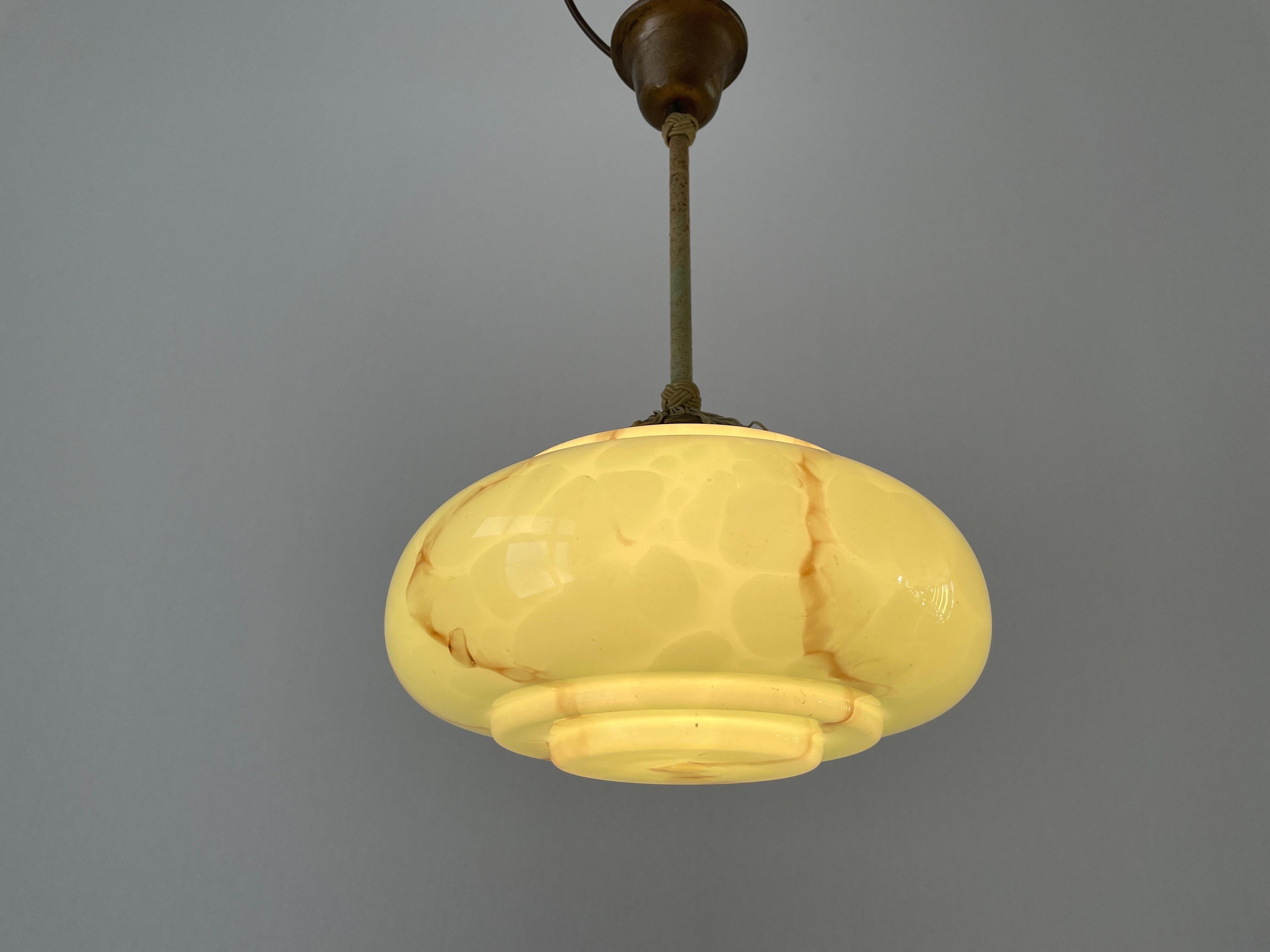 Lampada da soffitto in vetro verde Art Deco, anni '1940, Germania in vendita 2