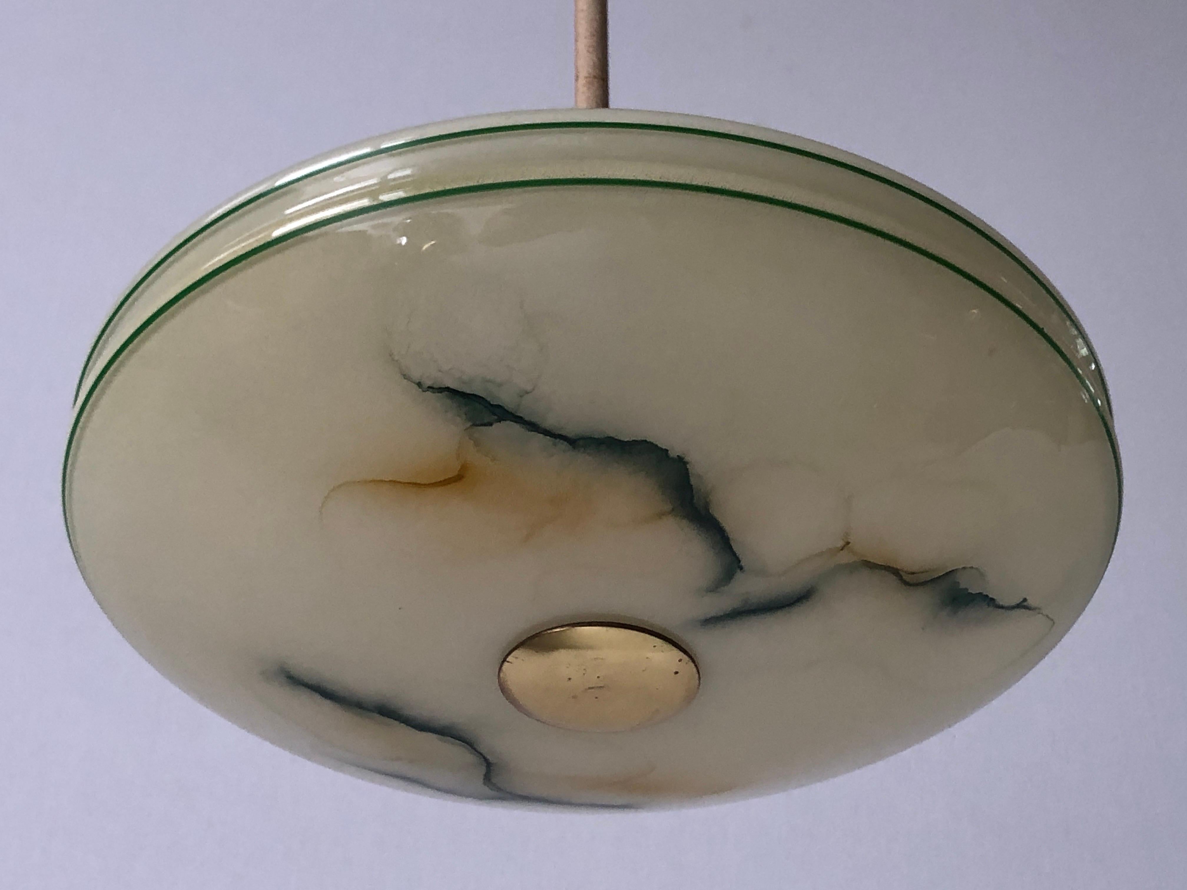 Lámpara de techo Art Decó de cristal verde de VEB Leuchten, década de 1940, Alemania en Excelente estado para la venta en Hagenbach, DE