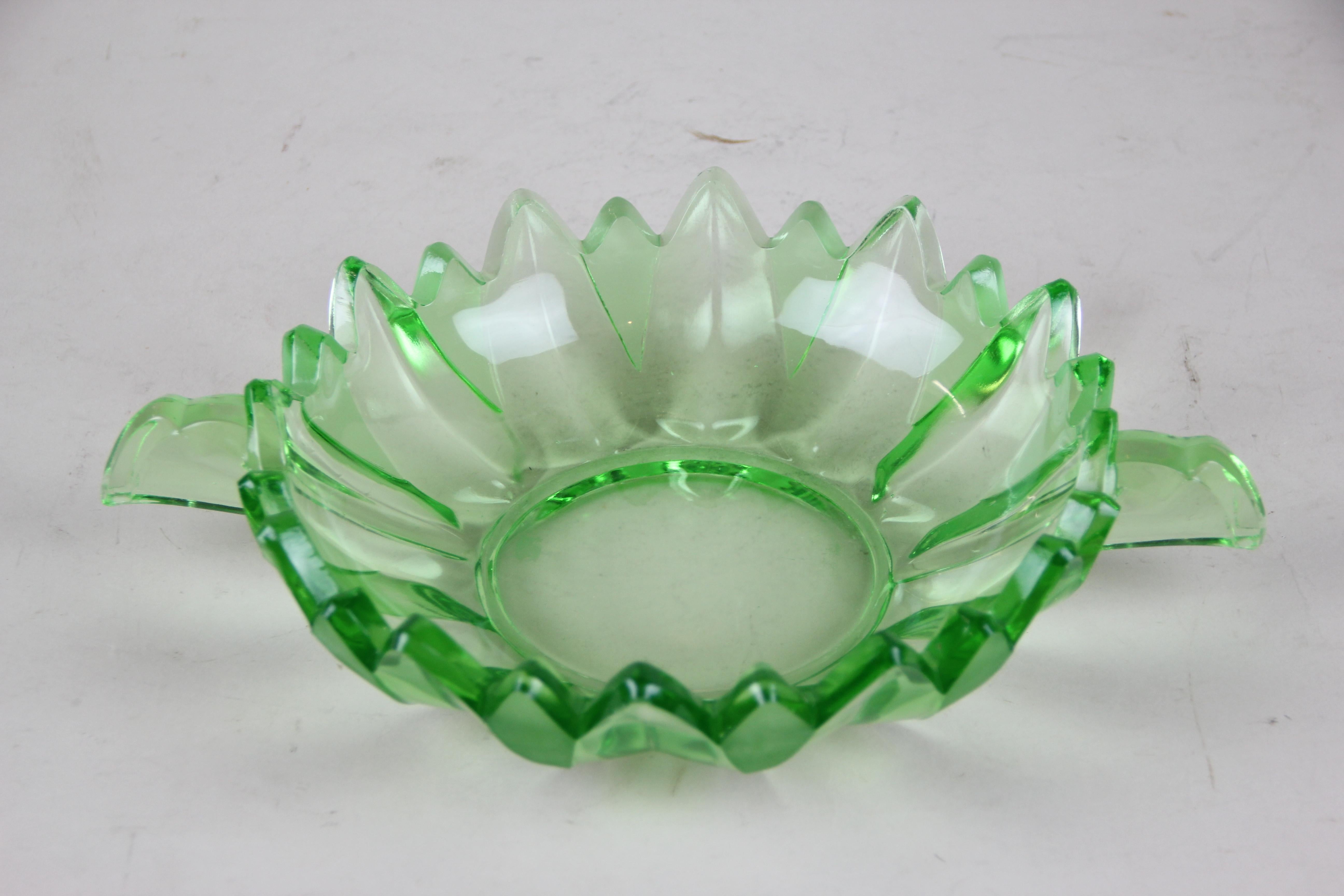 Art Deco Green Glass Bowl, Austria, circa 1930 7