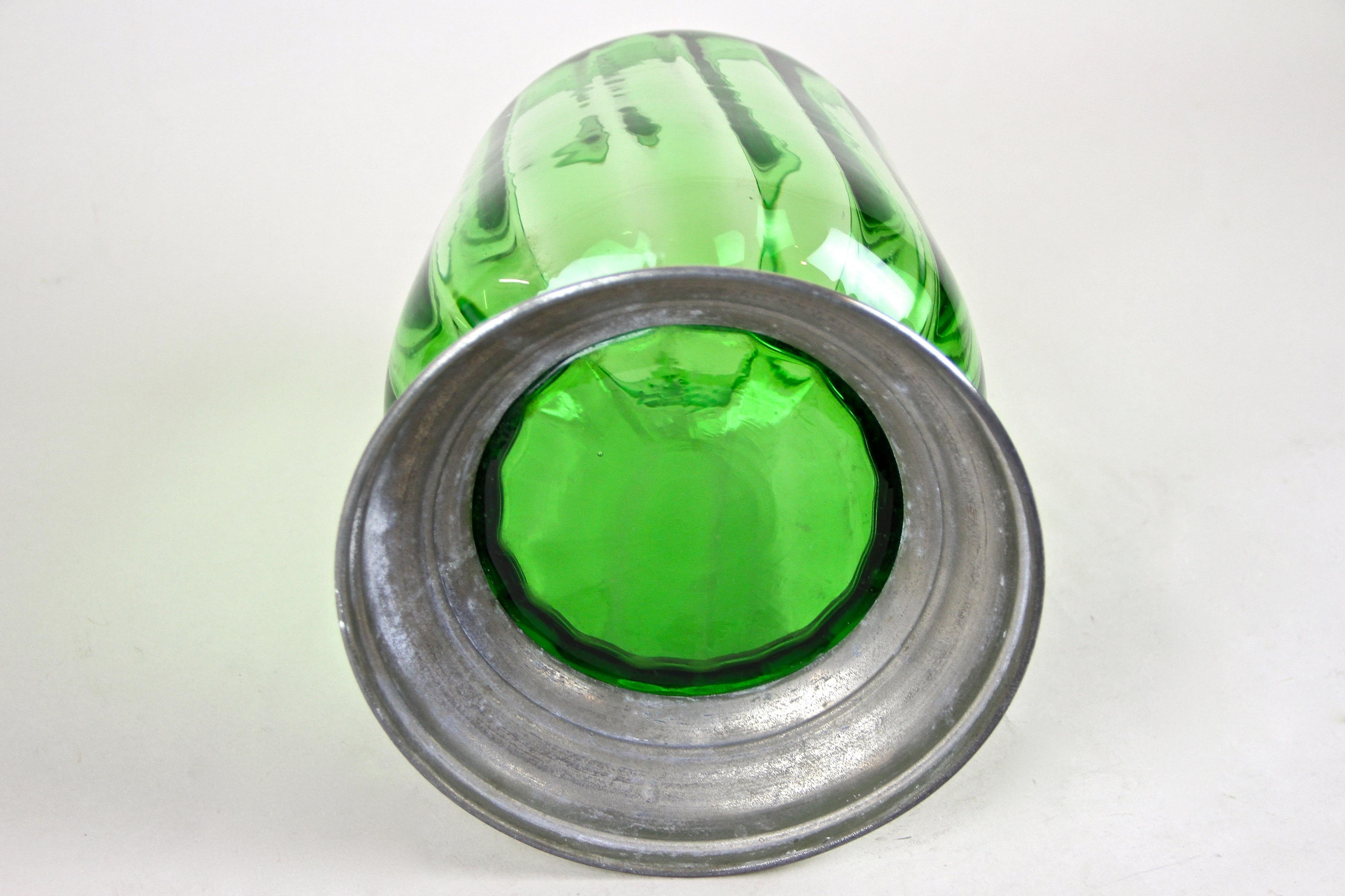 Grünes Art-Déco-Glasglasgefäß/ Punchschale mit Deckel, Österreich, um 1920 6
