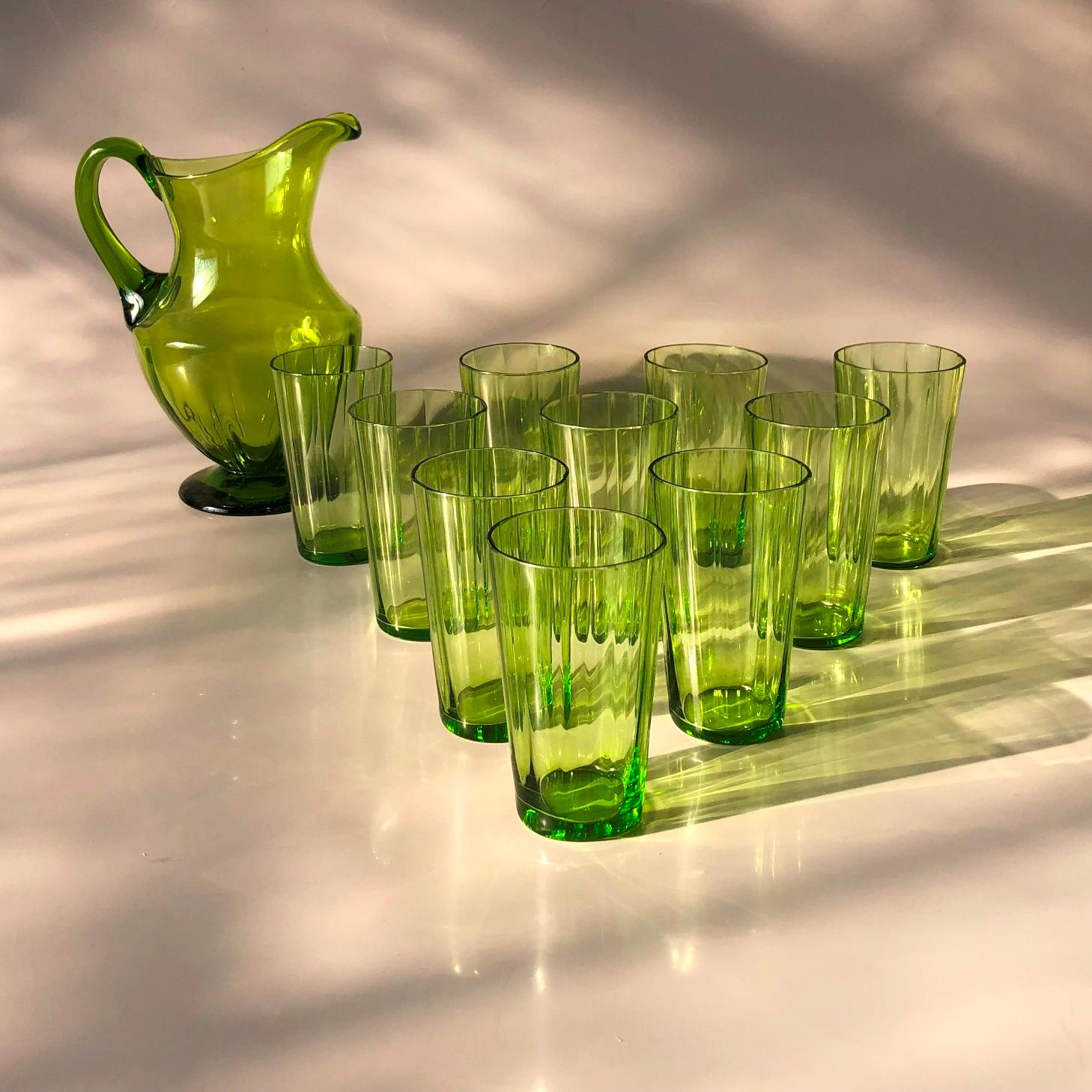 The Artful Green Glass Set, Autriche, années 1920 en vente 5