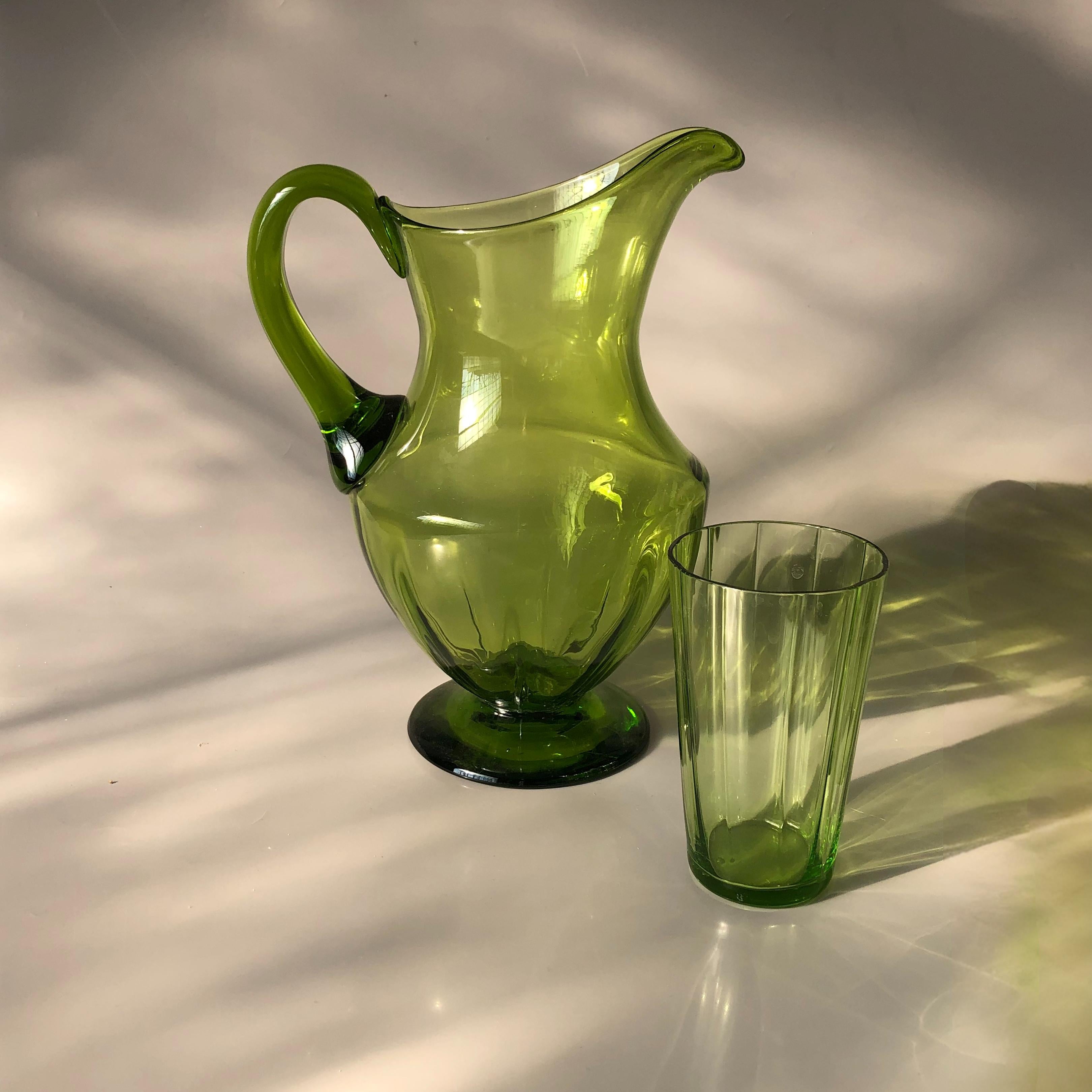 The Artful Green Glass Set, Autriche, années 1920 en vente 6