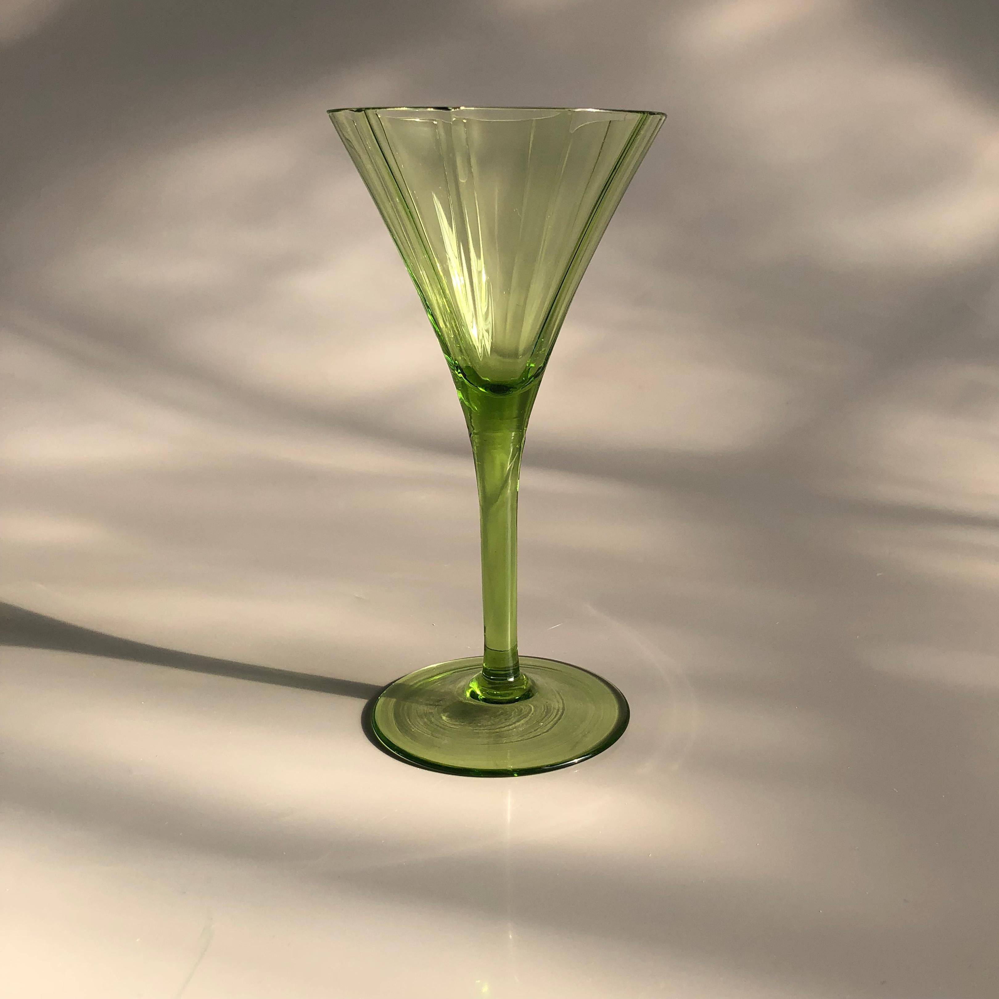 The Artful Green Glass Set, Autriche, années 1920 en vente 8
