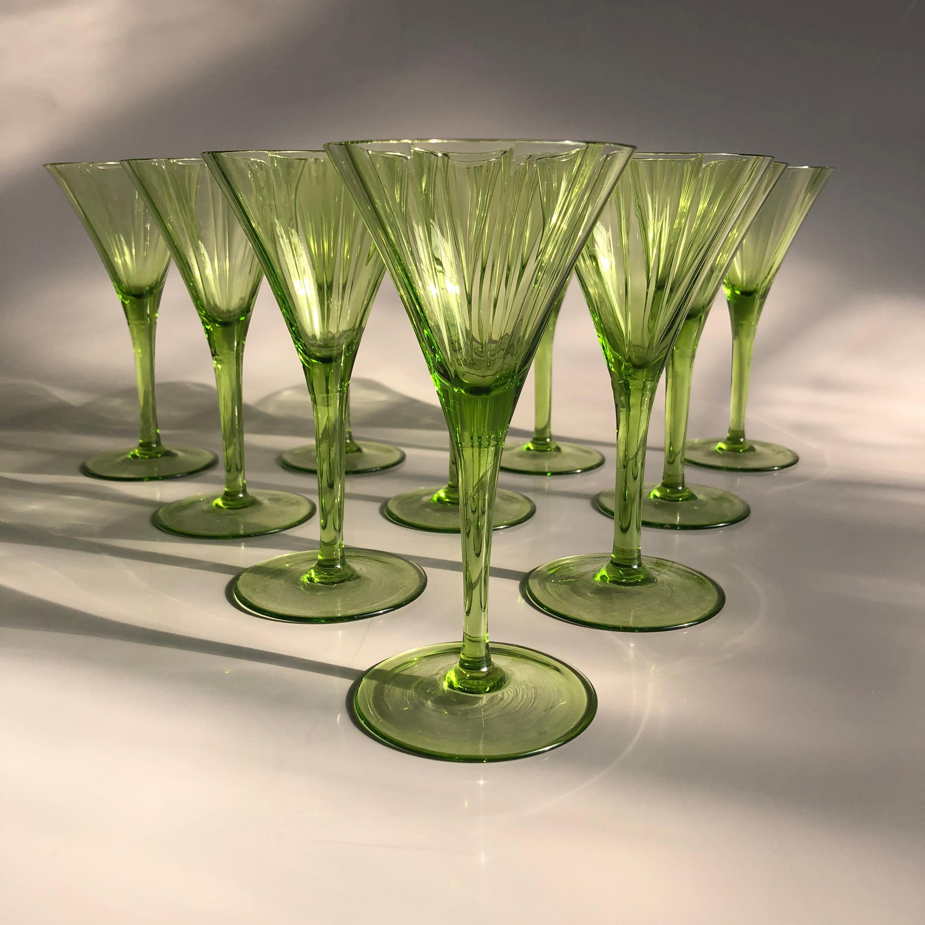 The Artful Green Glass Set, Autriche, années 1920 en vente 9