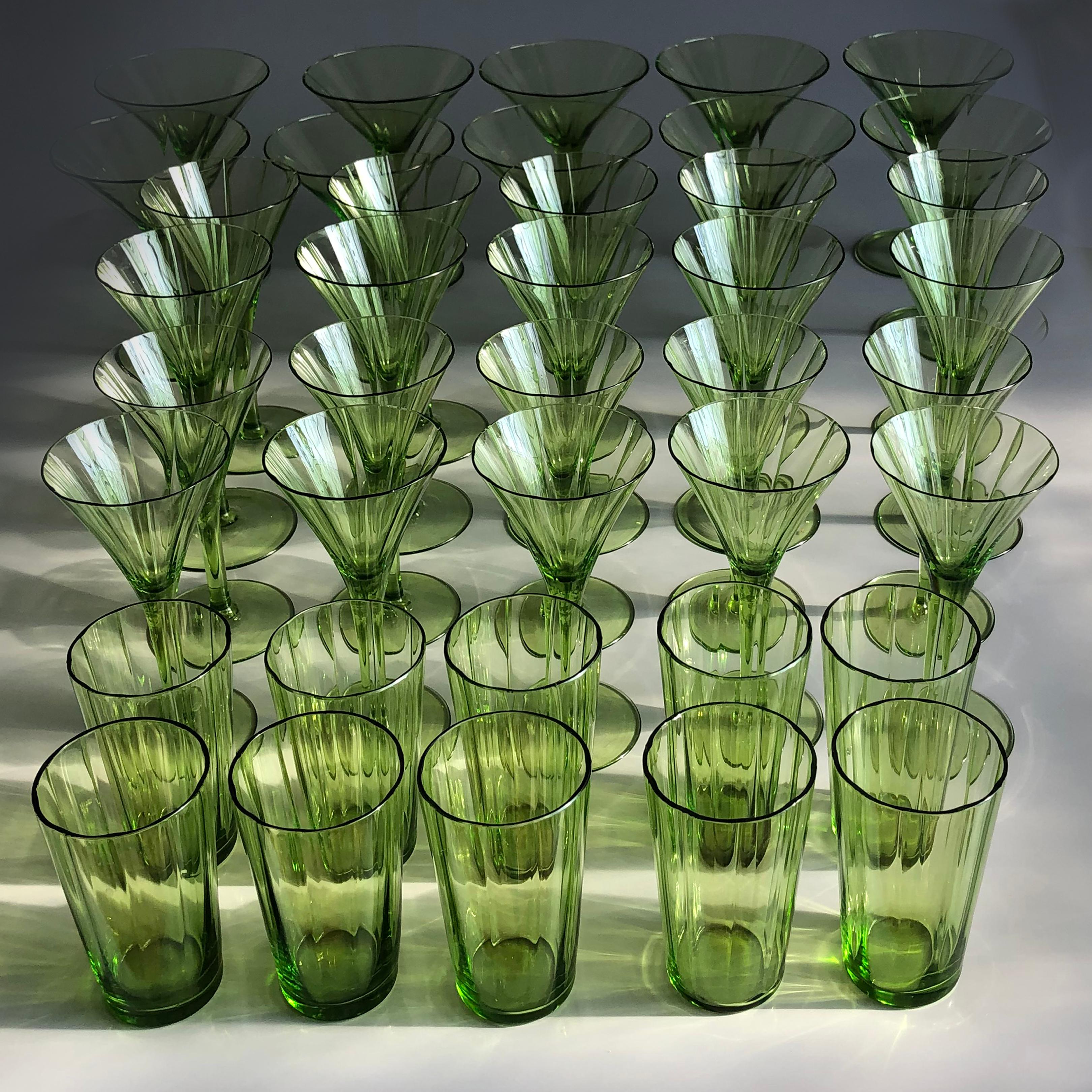 The Artful Green Glass Set, Autriche, années 1920 en vente 11