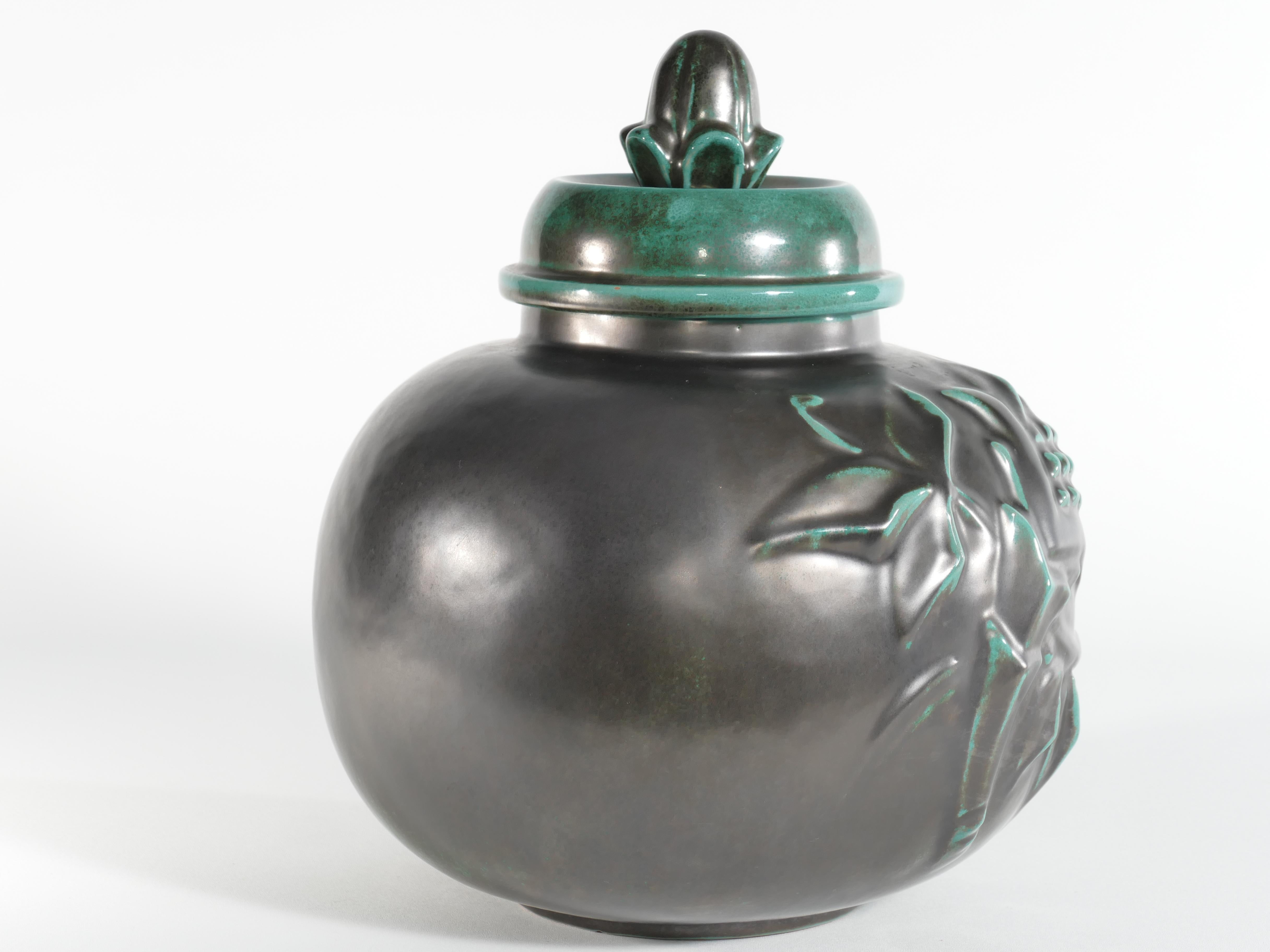 Suédois Grand pot à couvercle vert Art Déco d'Anna-Lisa Thomson pour Upsala-Ekeby, années 1930 en vente
