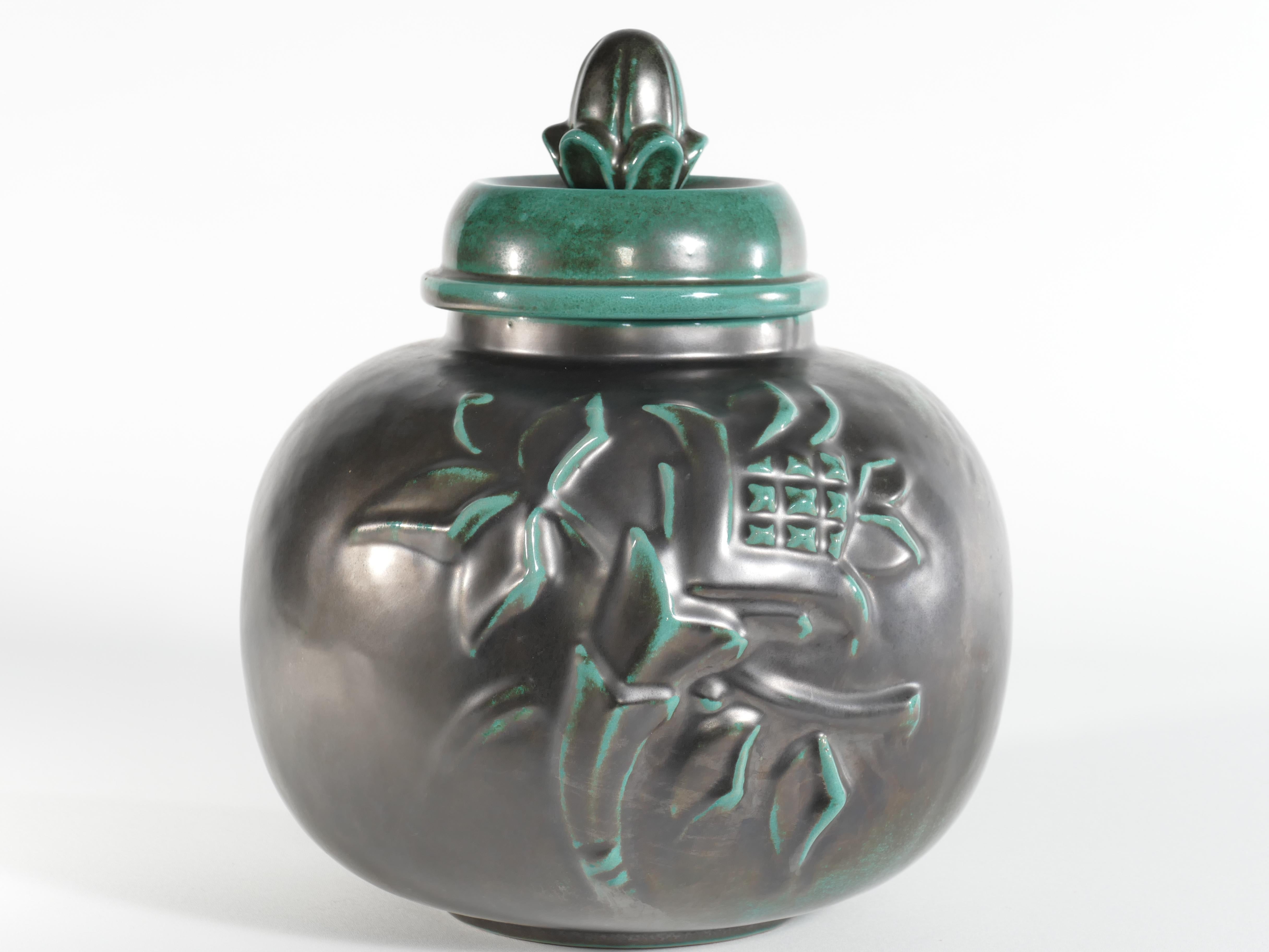 Vernissé Grand pot à couvercle vert Art Déco d'Anna-Lisa Thomson pour Upsala-Ekeby, années 1930 en vente