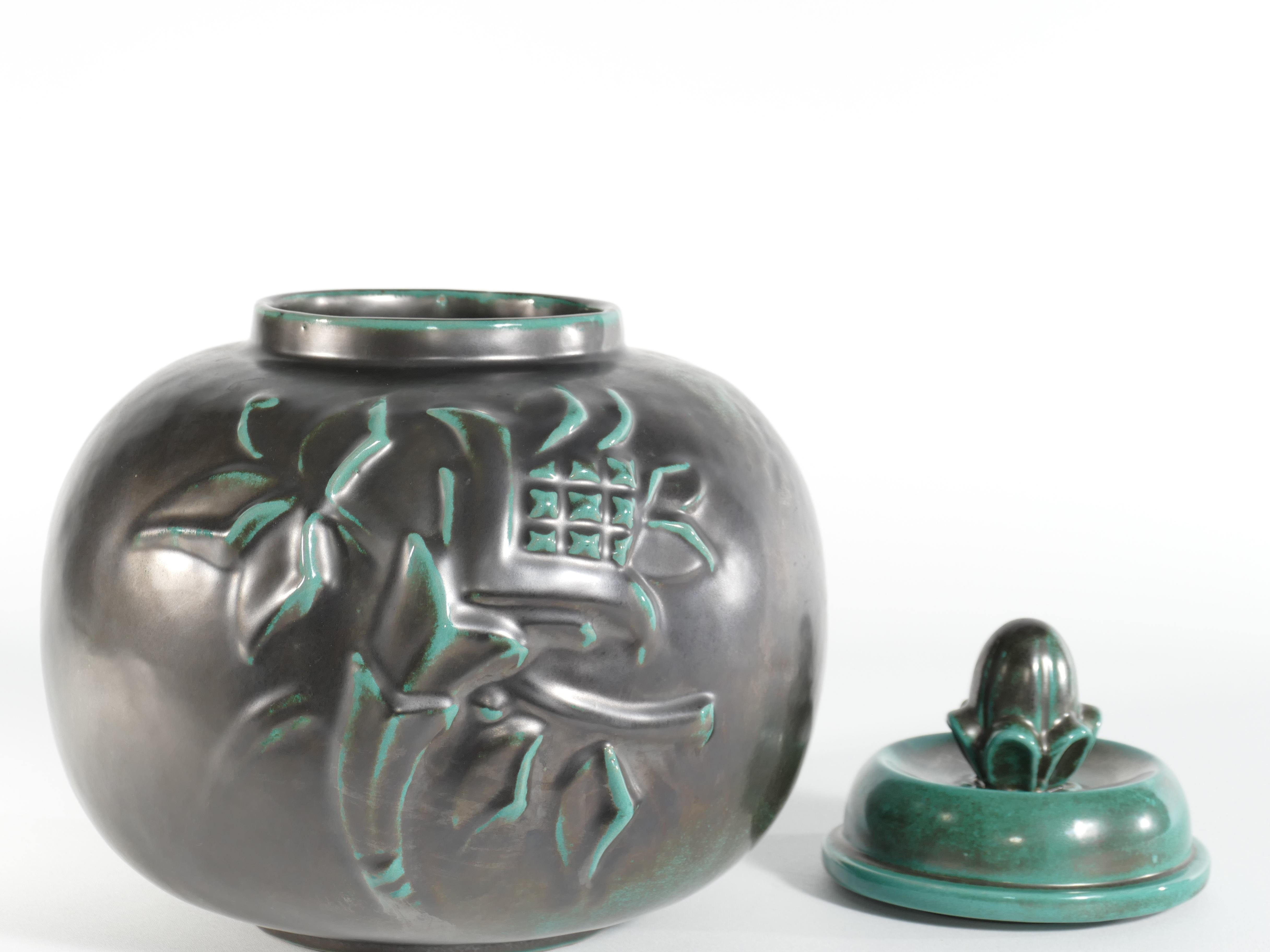Grand pot à couvercle vert Art Déco d'Anna-Lisa Thomson pour Upsala-Ekeby, années 1930 Bon état - En vente à Grythyttan, SE