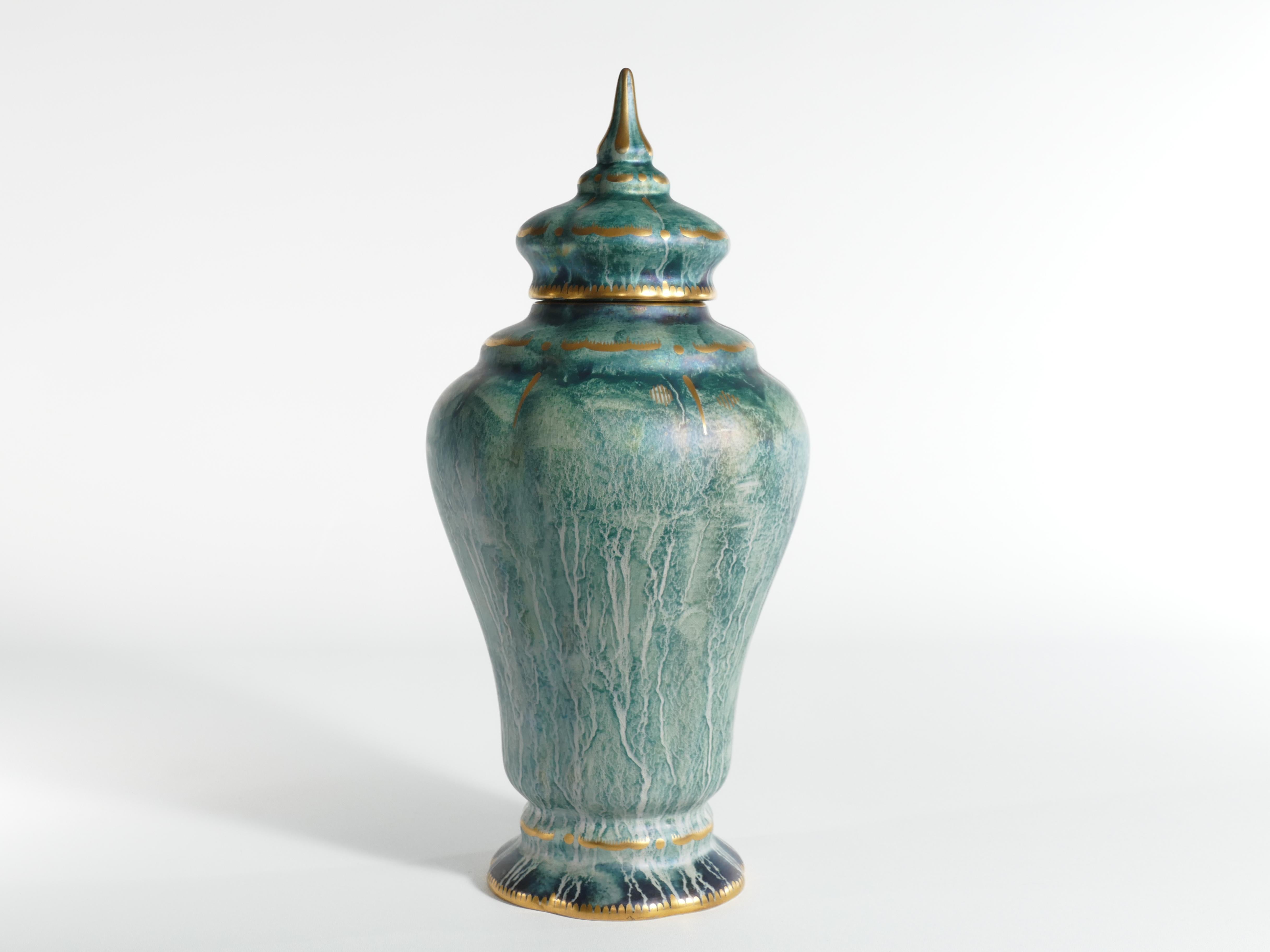 Grüne Art-Déco-Vase mit Lüsterglasur und Deckel von Josef Ekberg Gustavsberg, 1920er Jahre (Schwedisch) im Angebot
