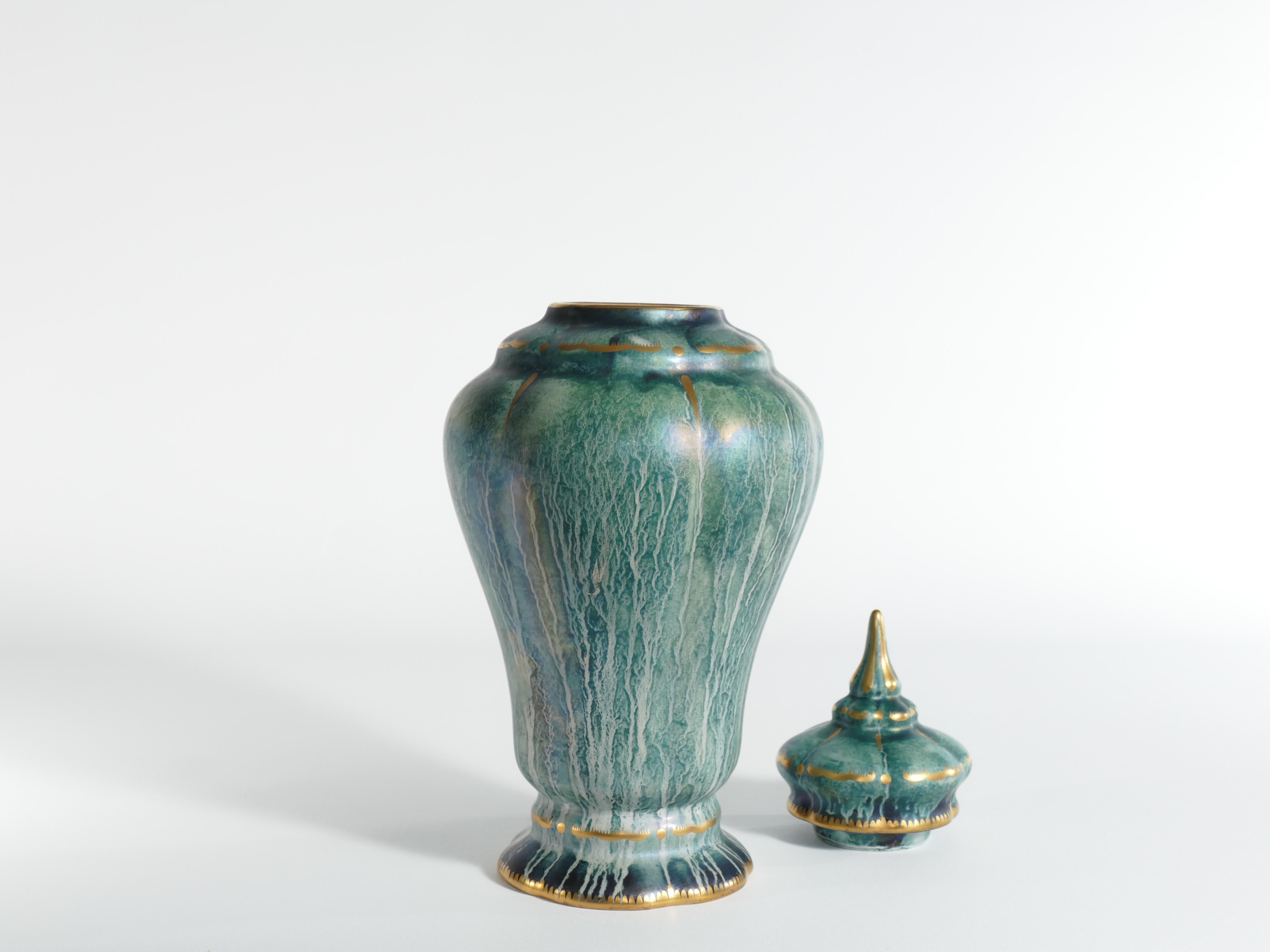 Grüne Art-Déco-Vase mit Lüsterglasur und Deckel von Josef Ekberg Gustavsberg, 1920er Jahre (Tonware) im Angebot