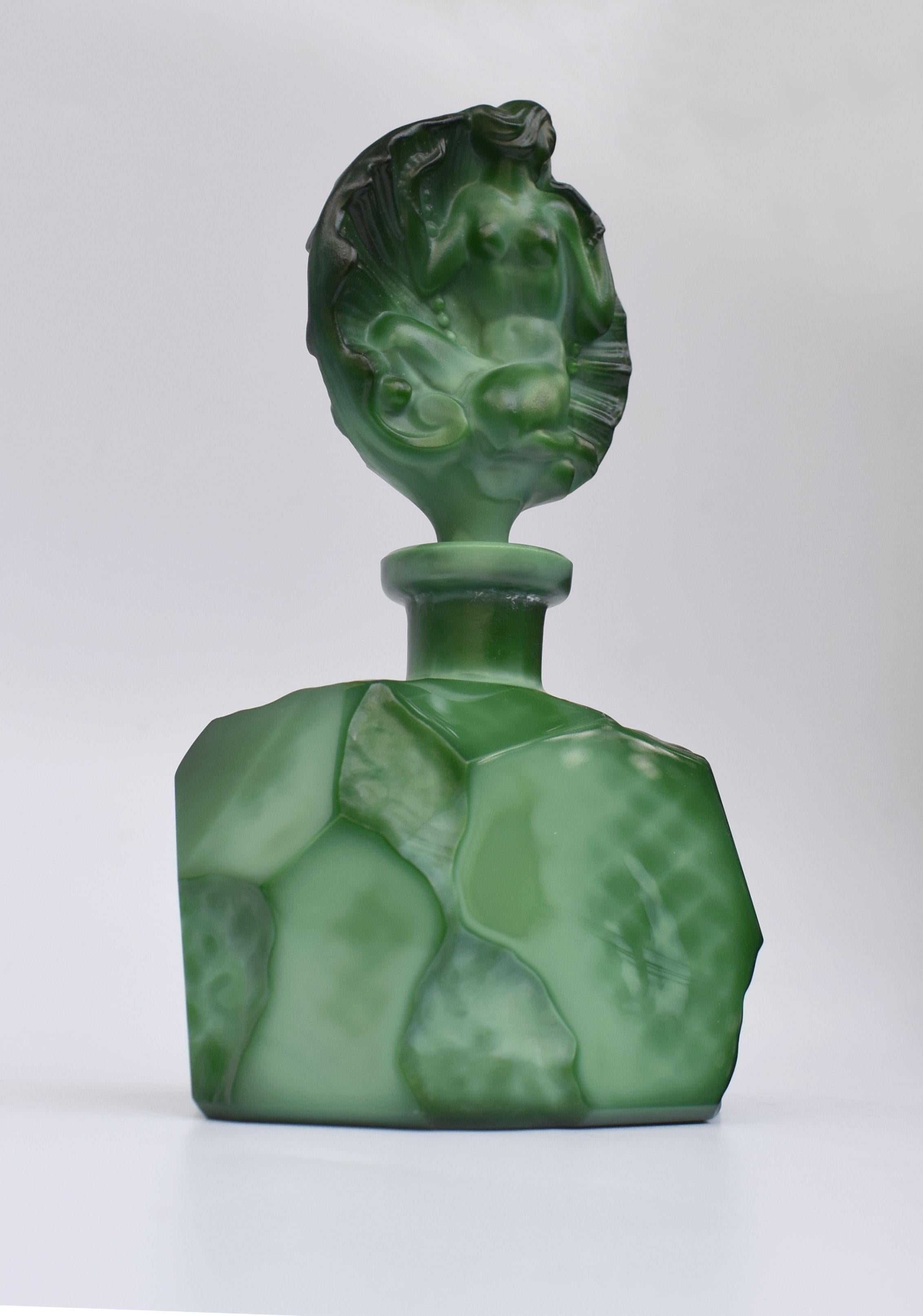 Art Deco Green Malachite Glass Figural Perfume Bottle In Good Condition In Devon, England