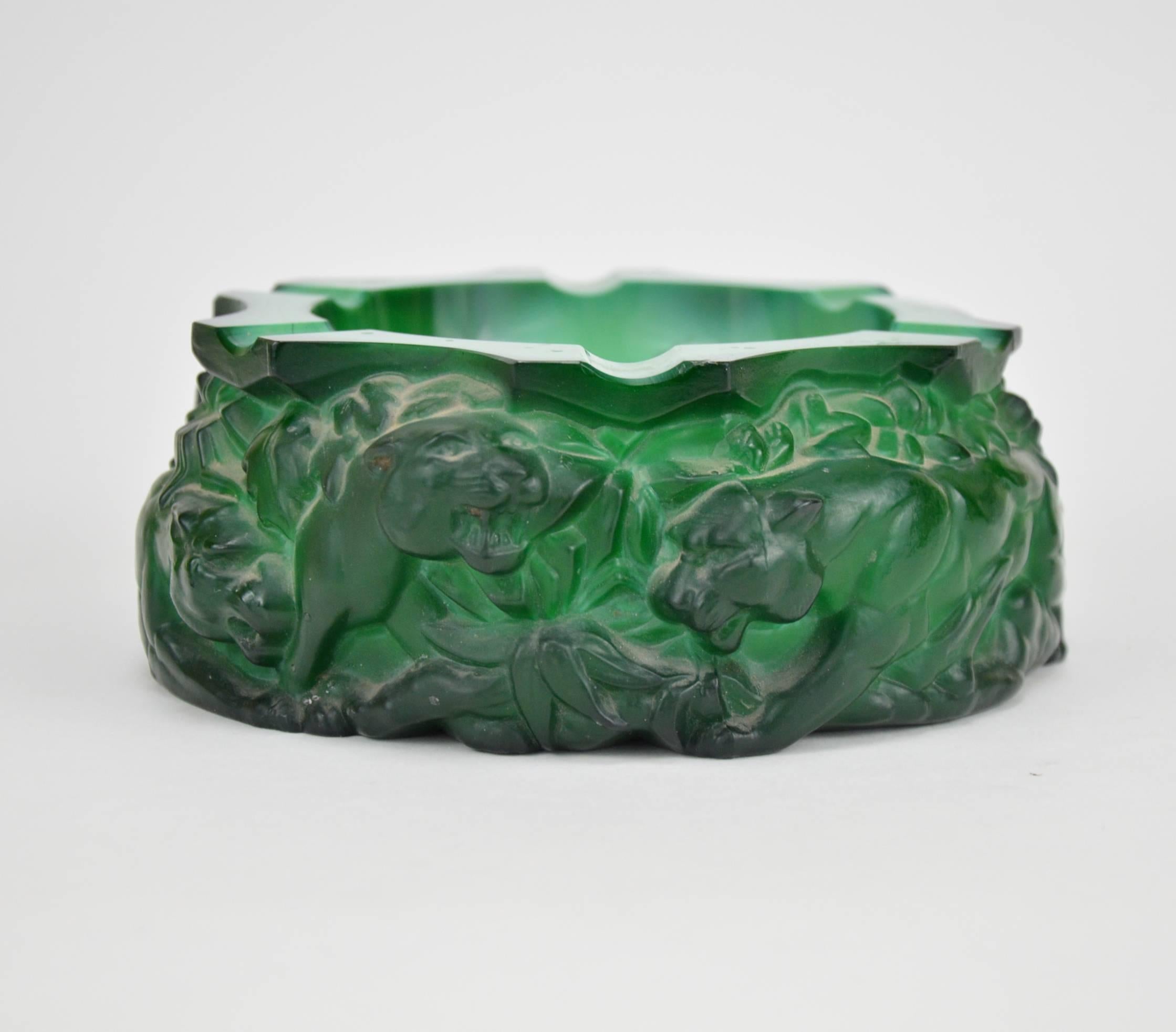 Art Deco Green Malachite Style Bohemian Glass Ashtray In Good Condition In Brussels, BE