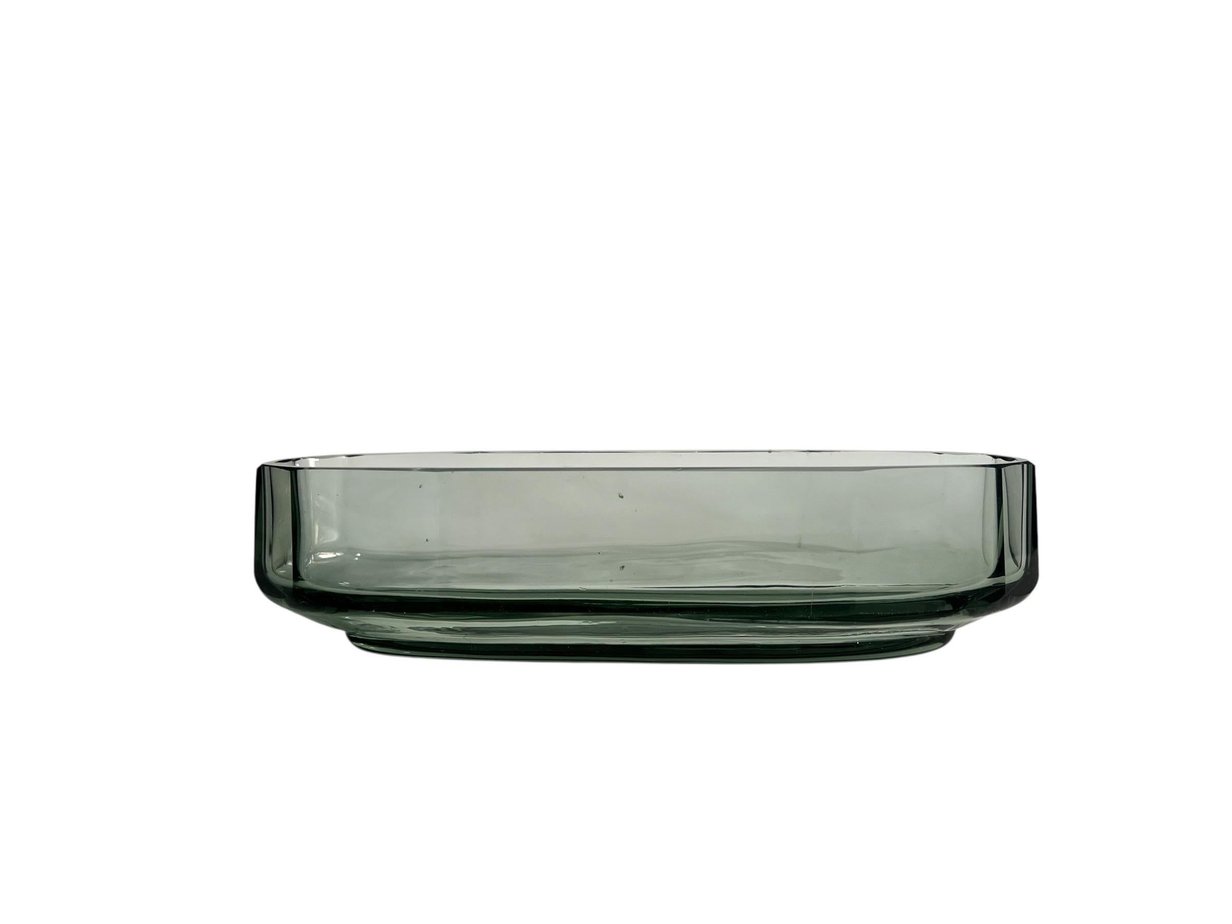 Art Deco green molded glass toilet set – Czechoslovakia, circa 1930 Bon état - En vente à Beuzevillette, FR