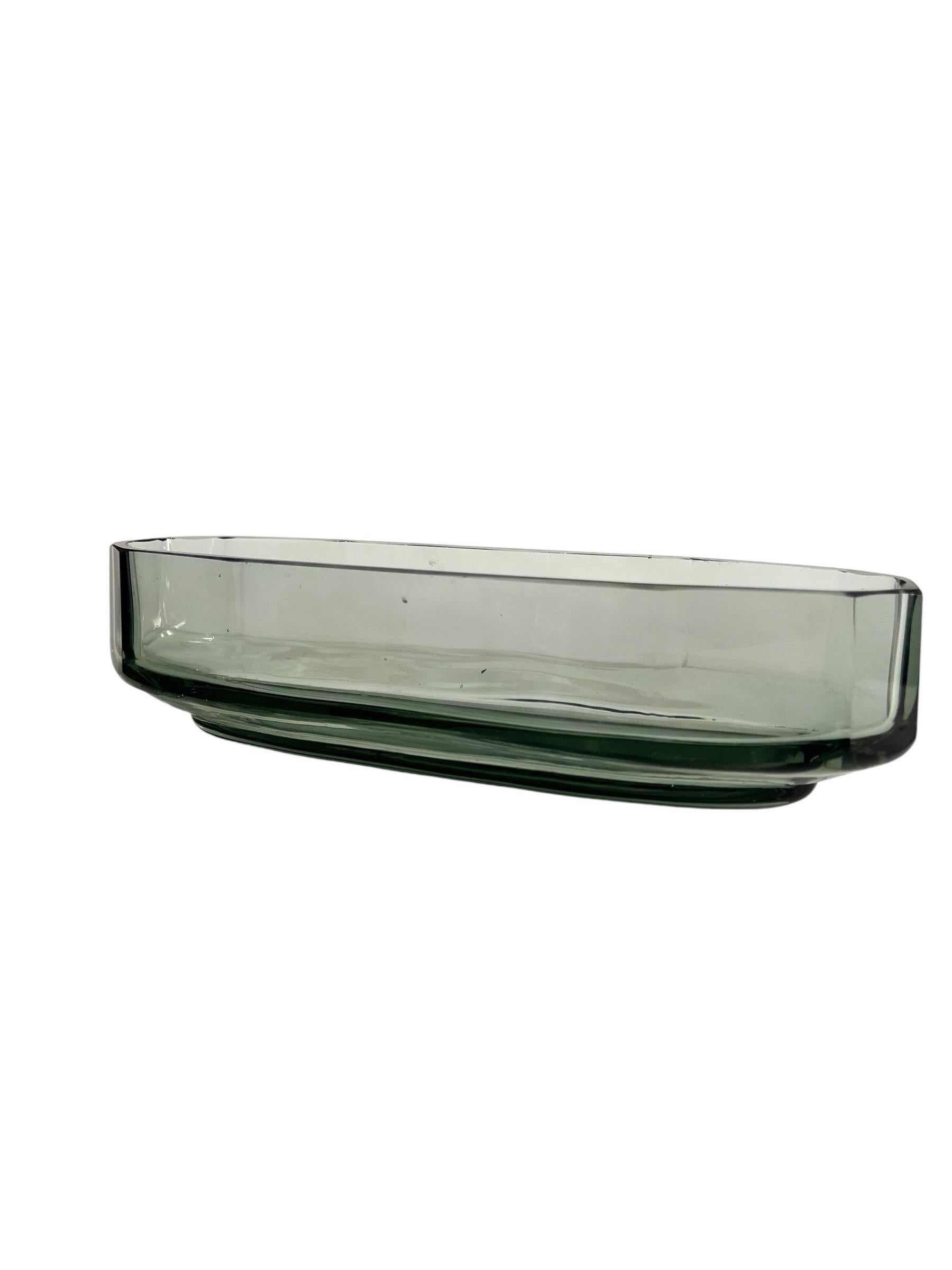 Milieu du XXe siècle Art Deco green molded glass toilet set – Czechoslovakia, circa 1930 en vente