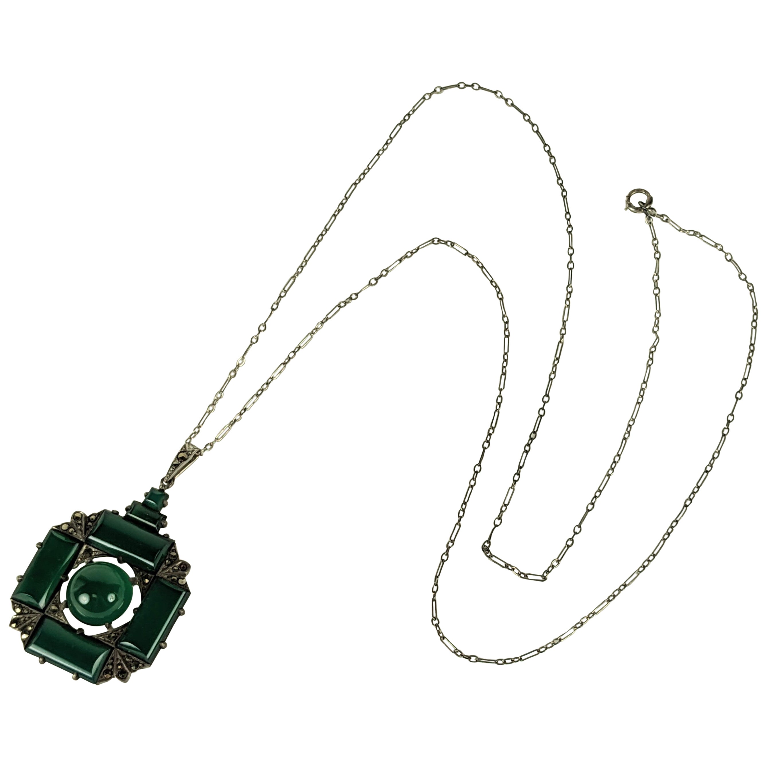 Art-Déco-Anhänger aus grünem Onyx und Marcasite, Wachenheimer im Angebot