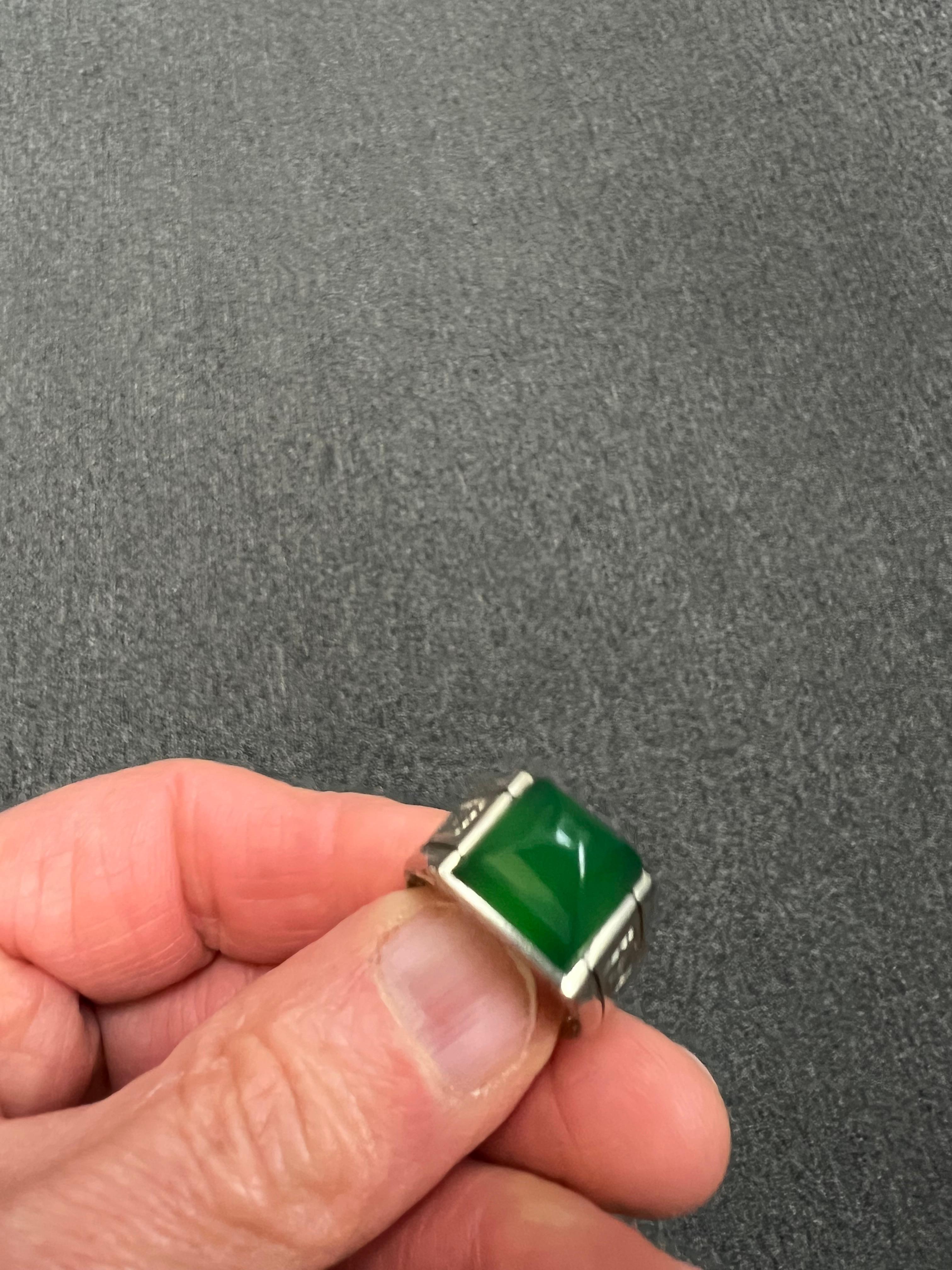 Sugarloaf Cabochon Art Deco Sugarloaf Green Onyx White Gold Ring Circa 1930