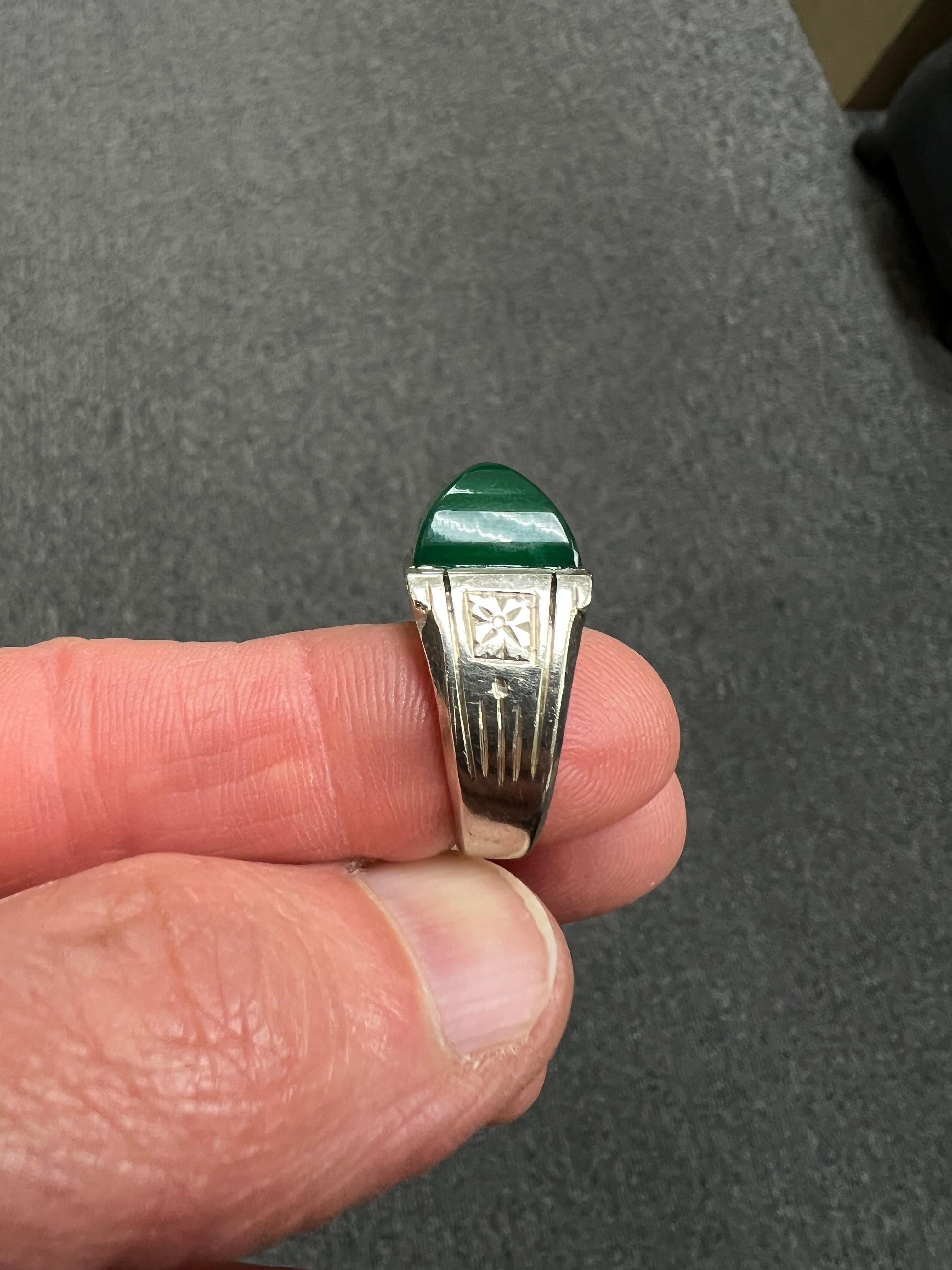 Women's or Men's Art Deco Sugarloaf Green Onyx White Gold Ring Circa 1930